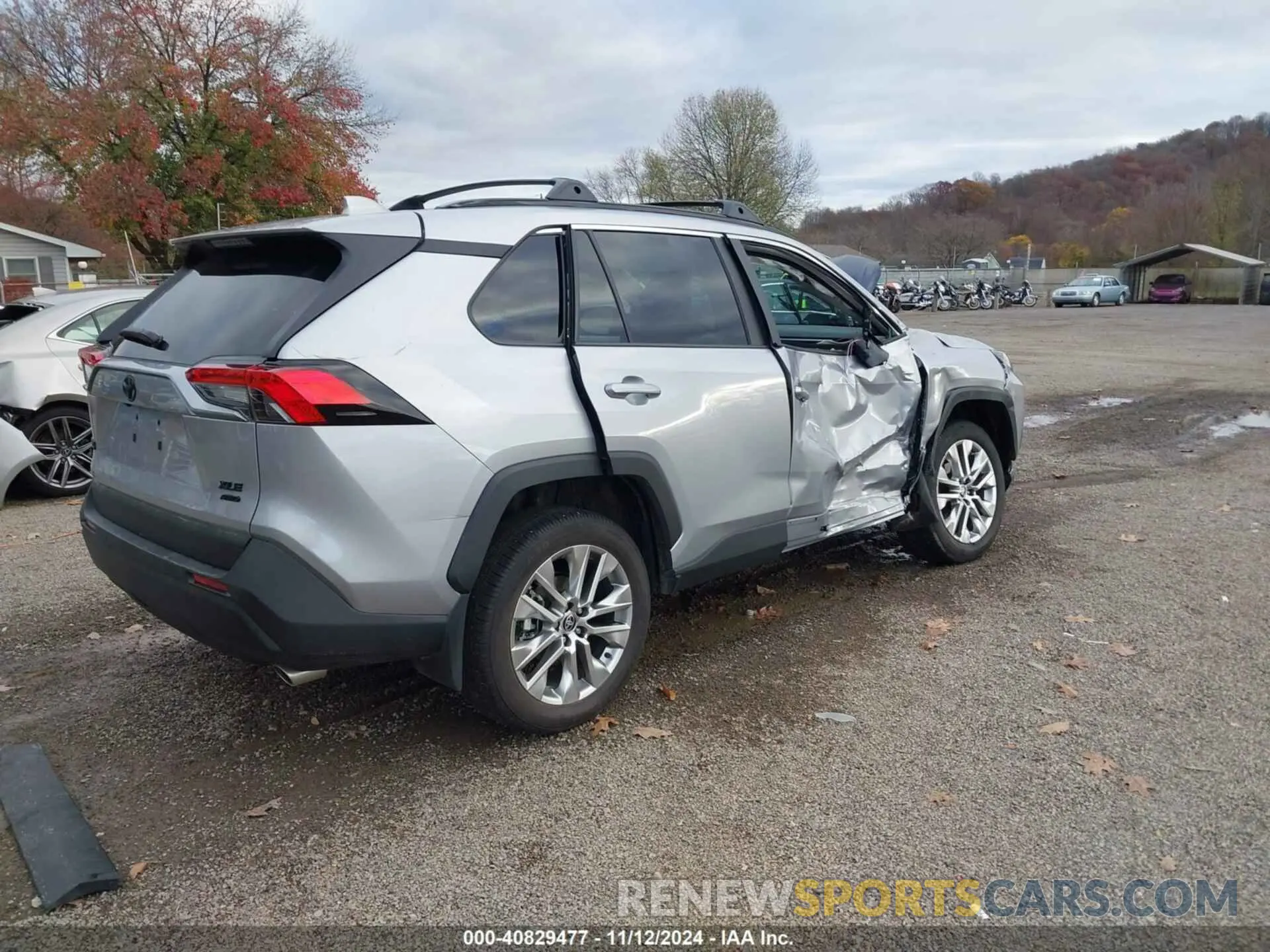 4 Photograph of a damaged car 2T3A1RFV4RC476514 TOYOTA RAV4 2024