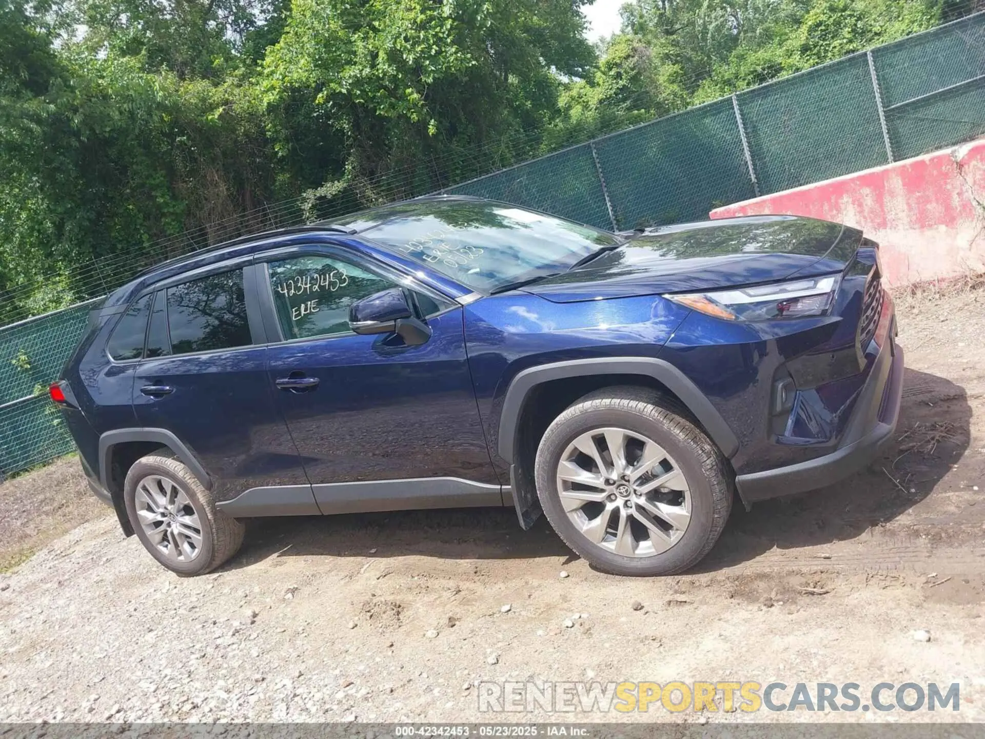 13 Photograph of a damaged car 2T3A1RFV4RW411404 TOYOTA RAV4 2024