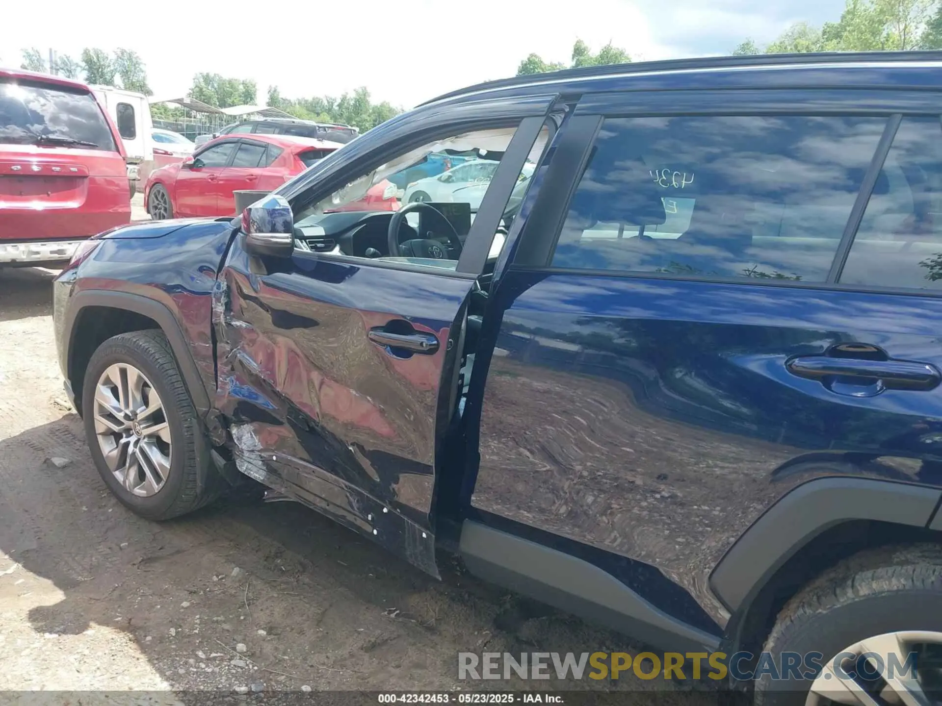 17 Photograph of a damaged car 2T3A1RFV4RW411404 TOYOTA RAV4 2024
