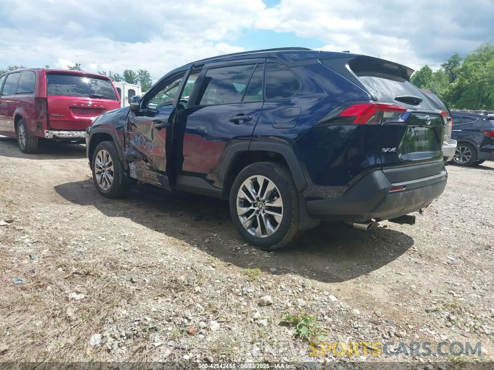 3 Photograph of a damaged car 2T3A1RFV4RW411404 TOYOTA RAV4 2024