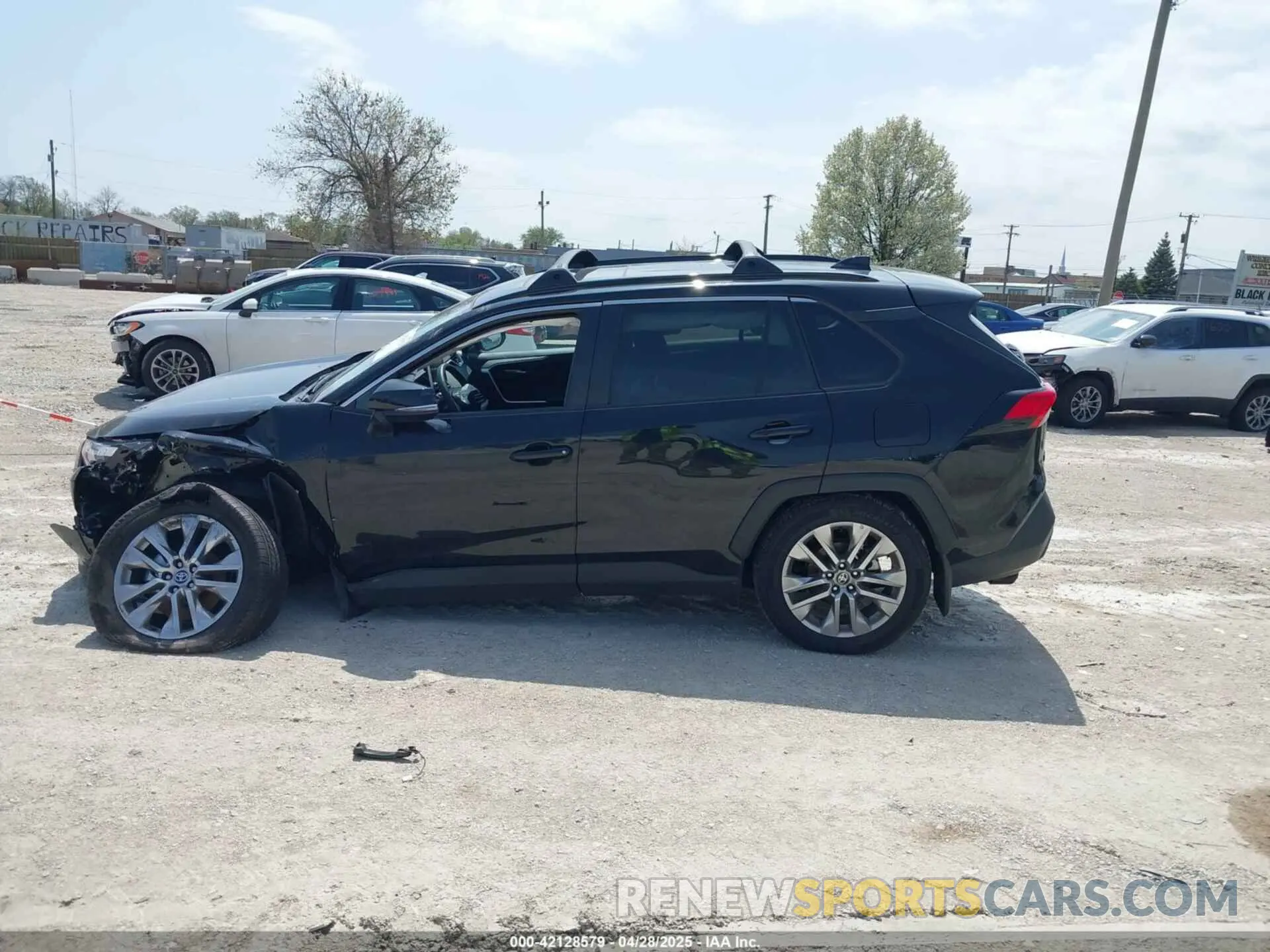 14 Photograph of a damaged car 2T3A1RFV5RW469473 TOYOTA RAV4 2024