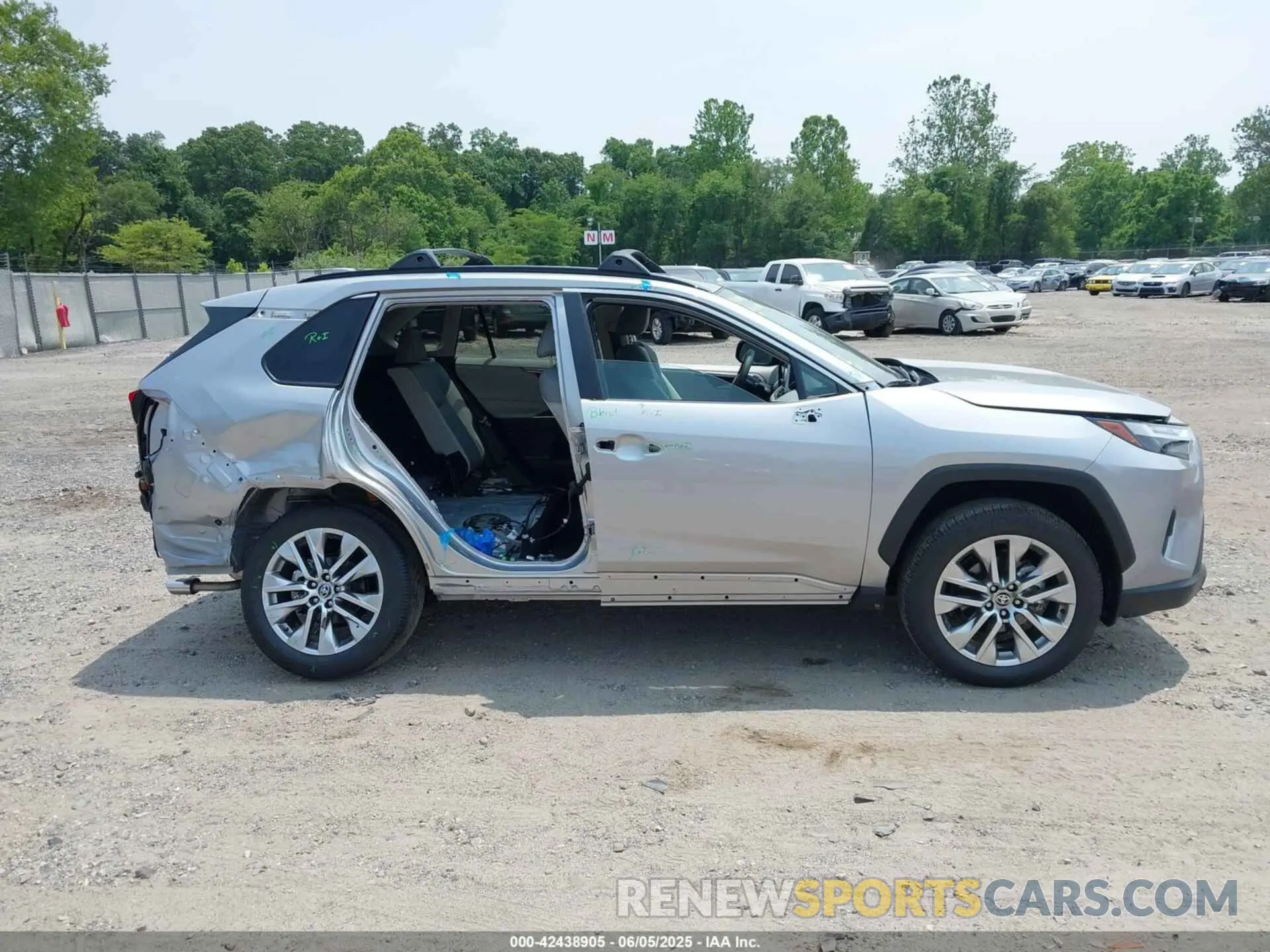 13 Photograph of a damaged car 2T3A1RFV6RC462114 TOYOTA RAV4 2024