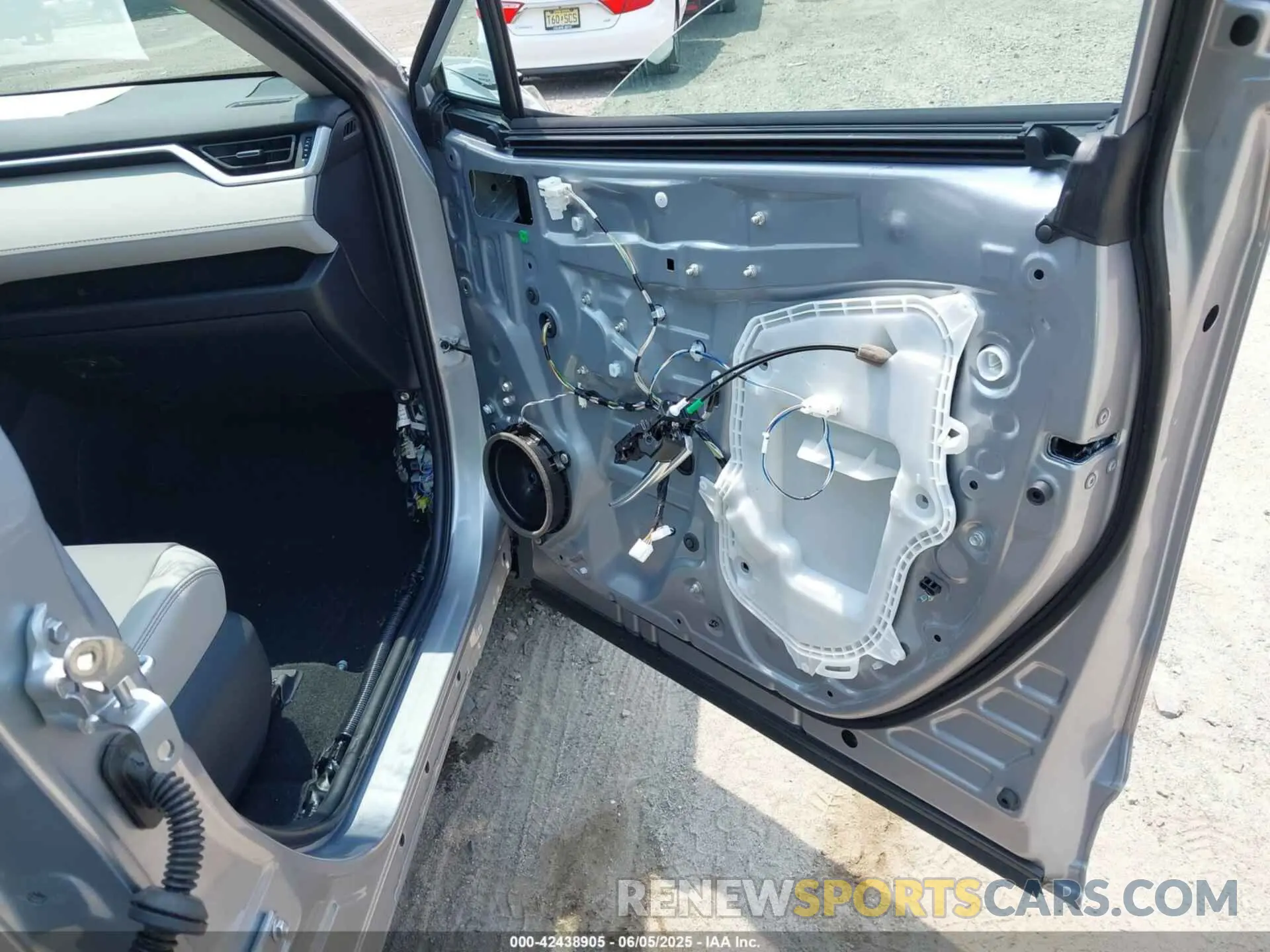 17 Photograph of a damaged car 2T3A1RFV6RC462114 TOYOTA RAV4 2024