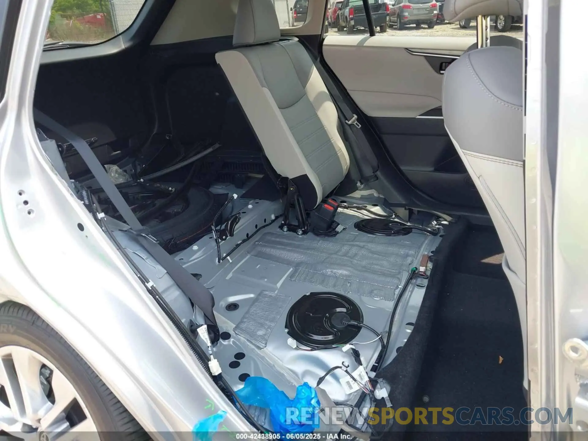 18 Photograph of a damaged car 2T3A1RFV6RC462114 TOYOTA RAV4 2024