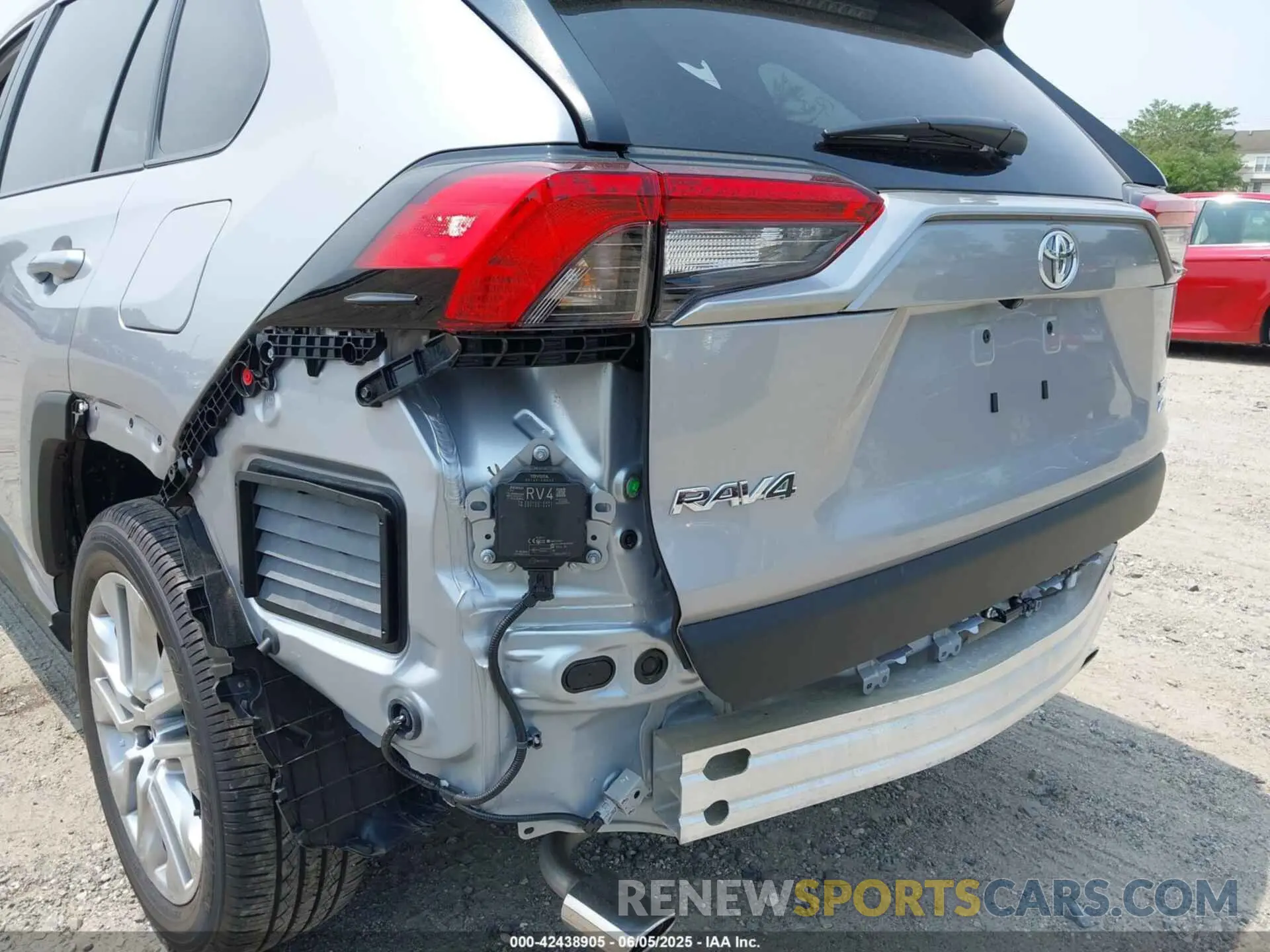 20 Photograph of a damaged car 2T3A1RFV6RC462114 TOYOTA RAV4 2024