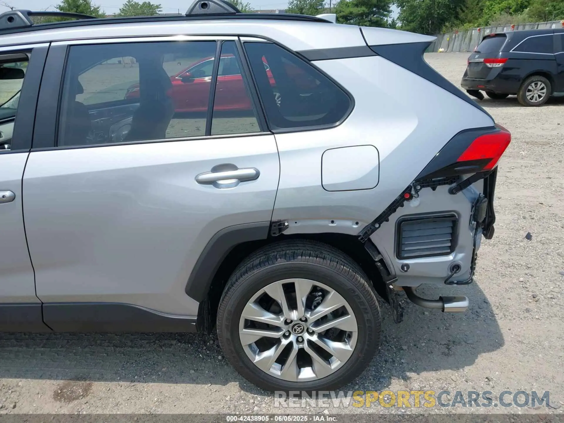 21 Photograph of a damaged car 2T3A1RFV6RC462114 TOYOTA RAV4 2024