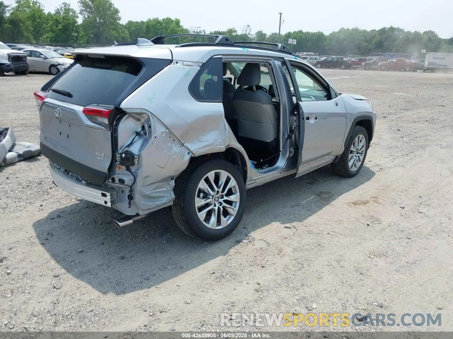 4 Photograph of a damaged car 2T3A1RFV6RC462114 TOYOTA RAV4 2024