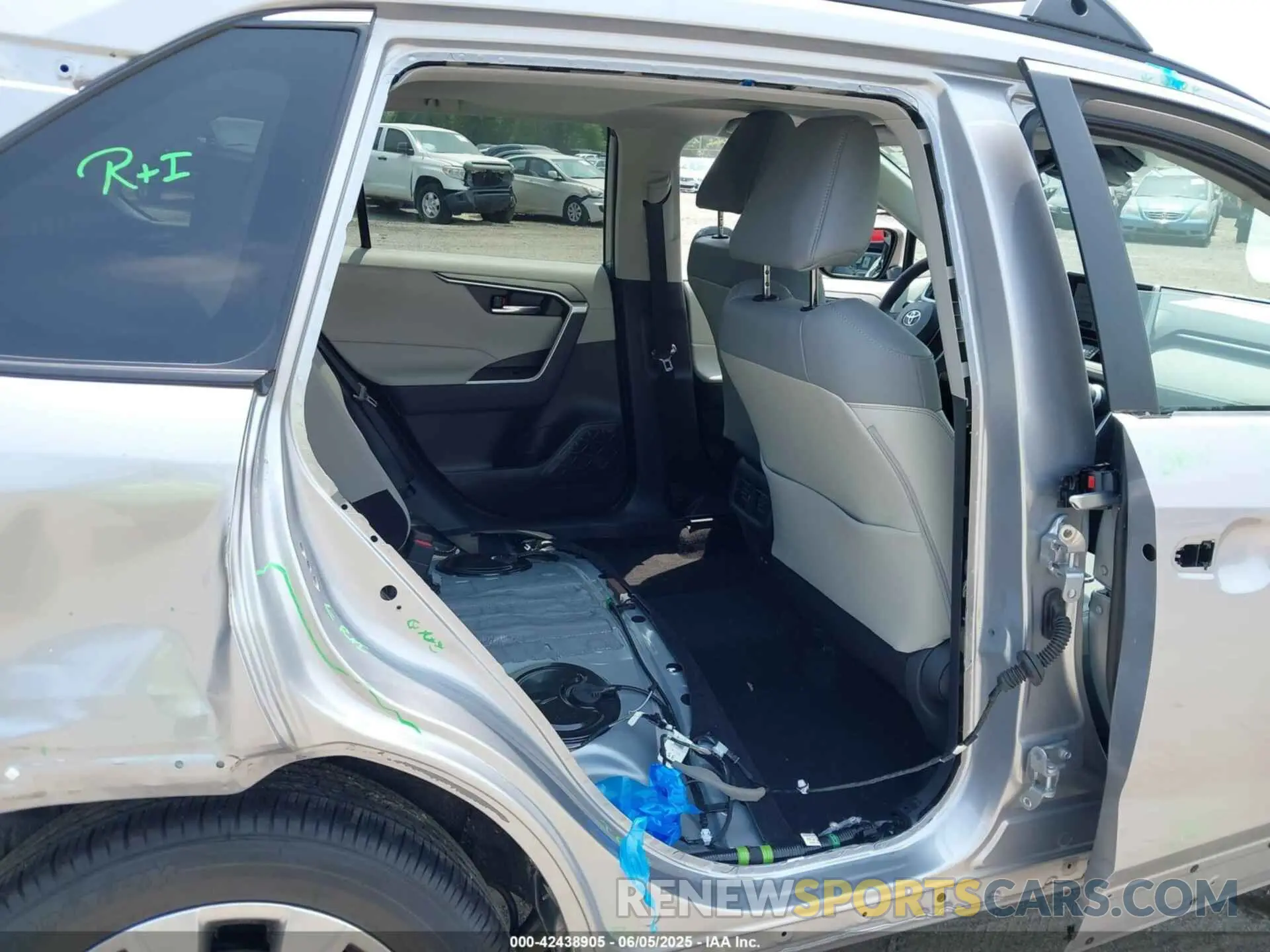 8 Photograph of a damaged car 2T3A1RFV6RC462114 TOYOTA RAV4 2024
