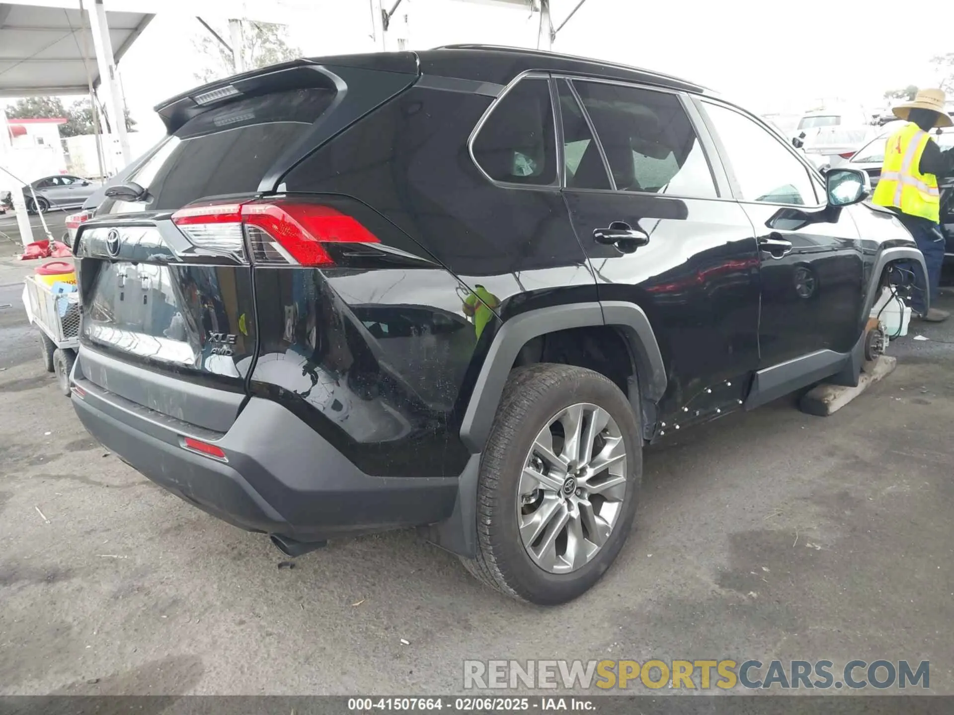 4 Photograph of a damaged car 2T3A1RFV6RW409864 TOYOTA RAV4 2024