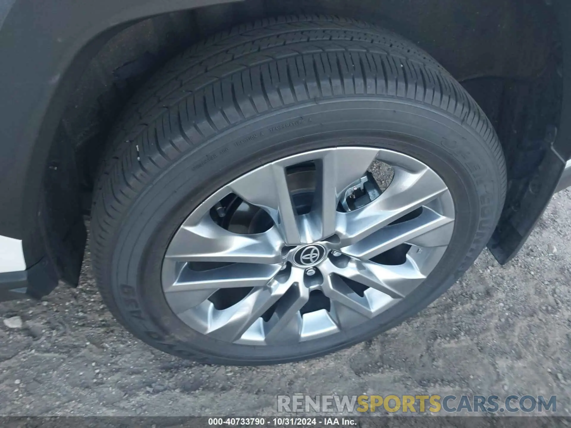 12 Photograph of a damaged car 2T3A1RFV8RW415505 TOYOTA RAV4 2024