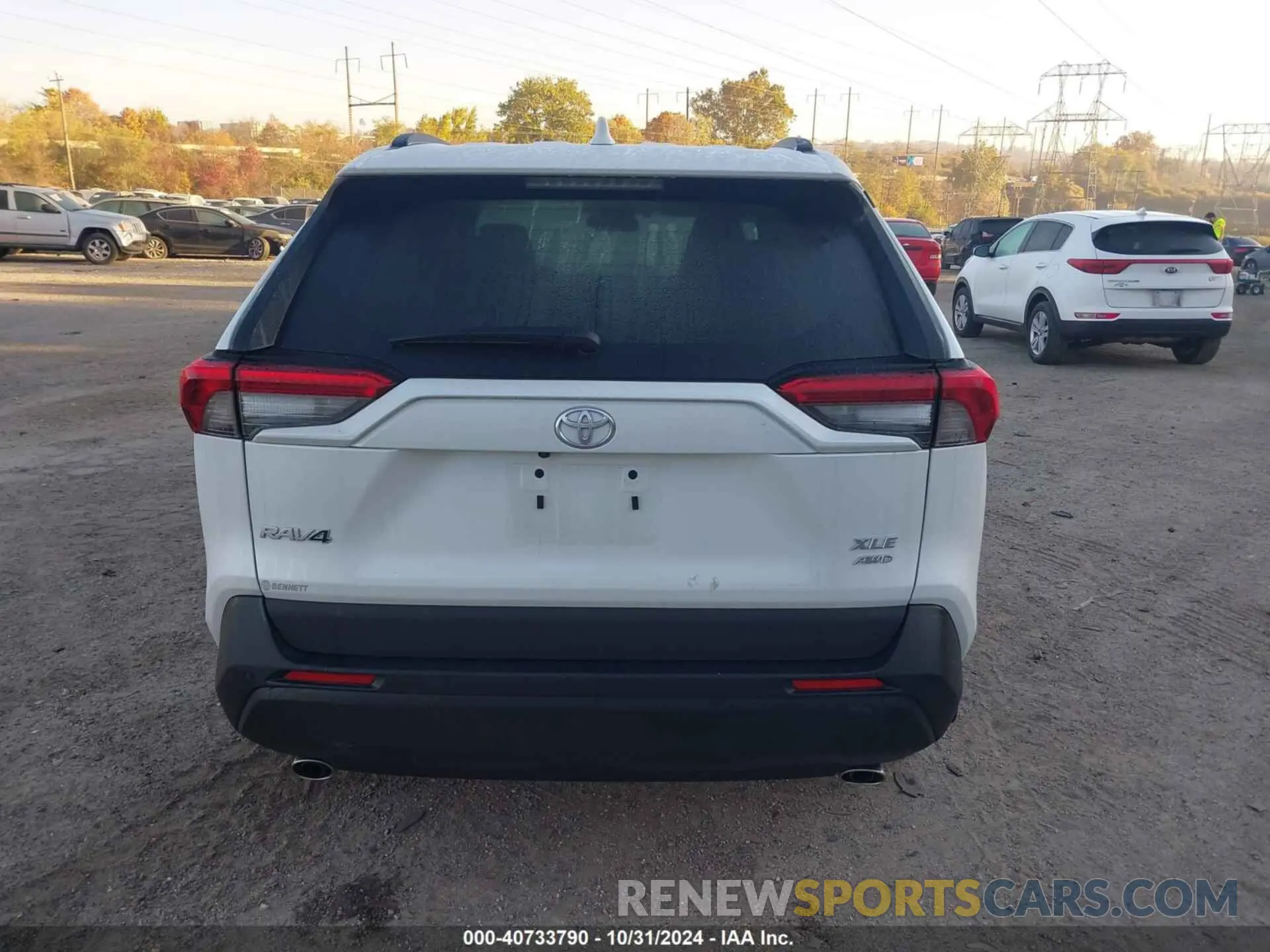 17 Photograph of a damaged car 2T3A1RFV8RW415505 TOYOTA RAV4 2024