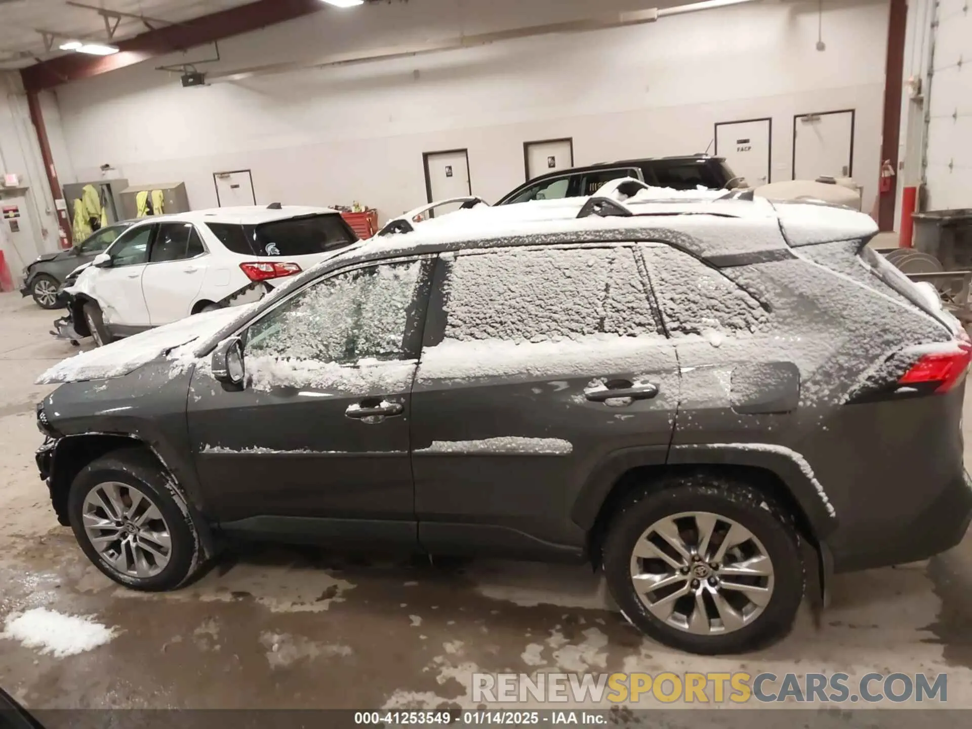 14 Photograph of a damaged car 2T3A1RFV8RW435477 TOYOTA RAV4 2024