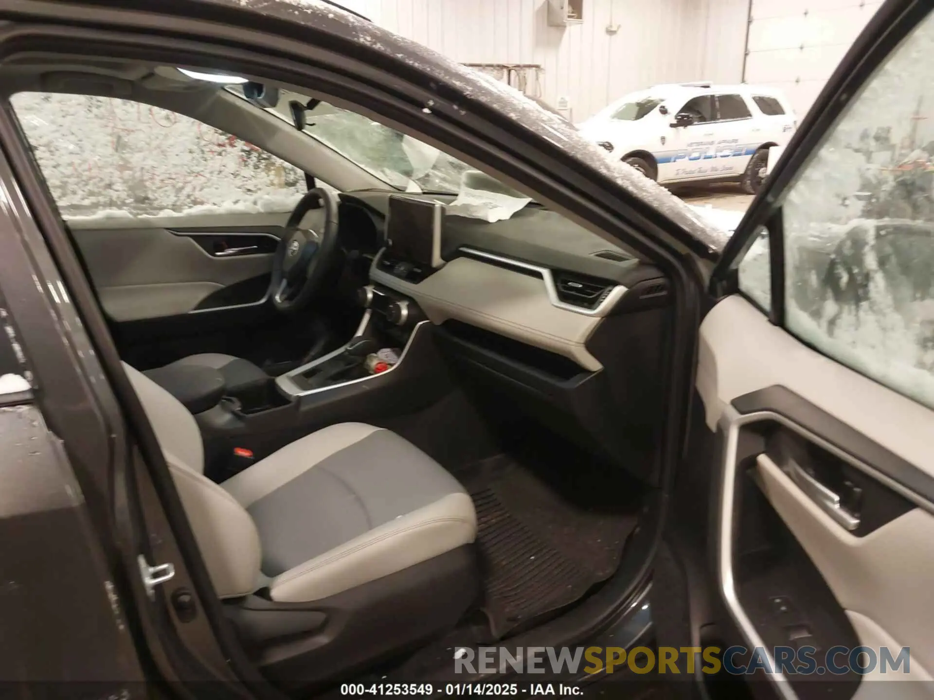 5 Photograph of a damaged car 2T3A1RFV8RW435477 TOYOTA RAV4 2024