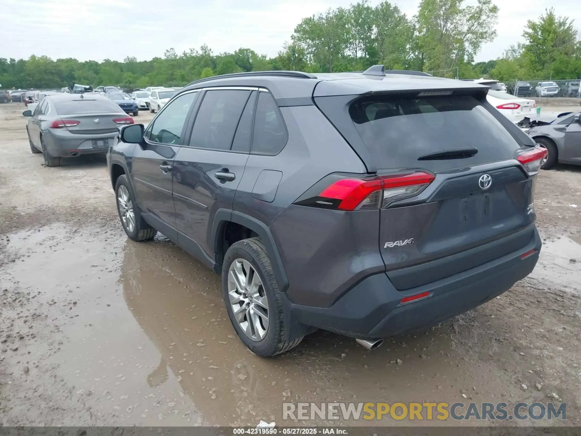 3 Photograph of a damaged car 2T3A1RFV9RC411142 TOYOTA RAV4 2024