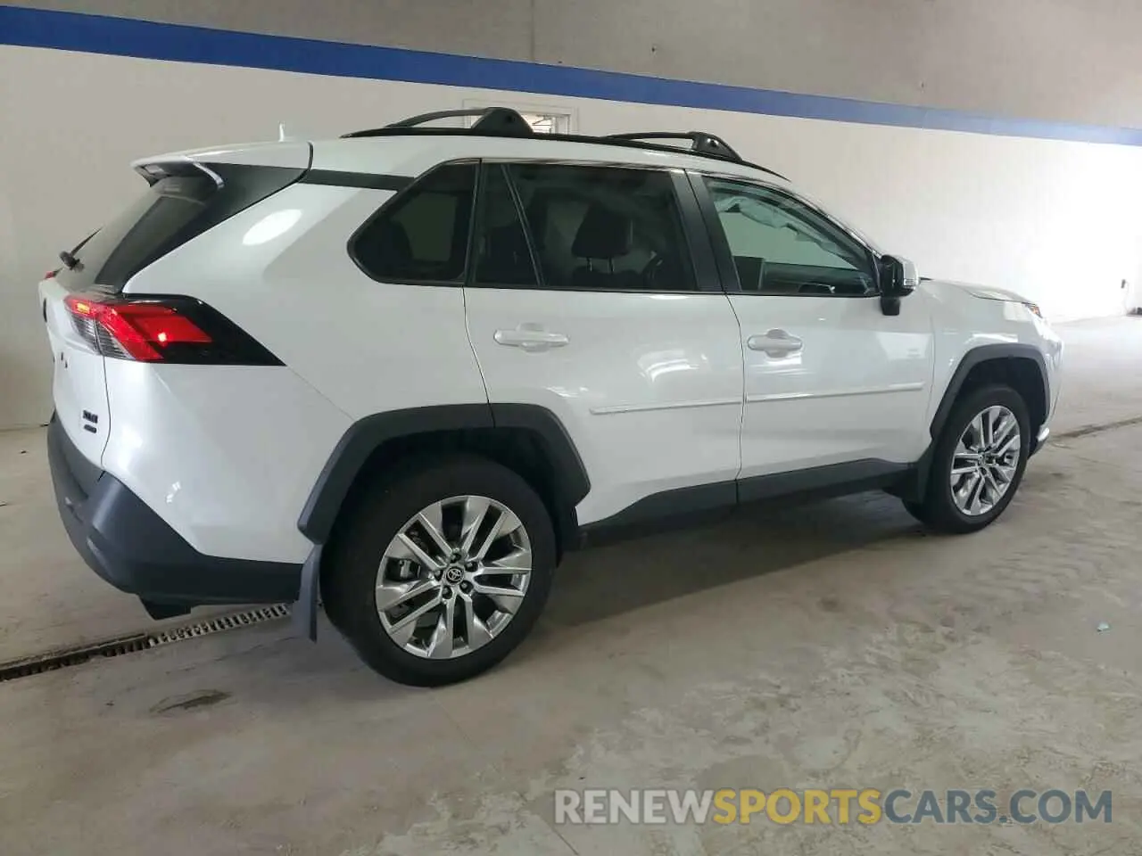 3 Photograph of a damaged car 2T3A1RFVXRW432676 TOYOTA RAV4 2024