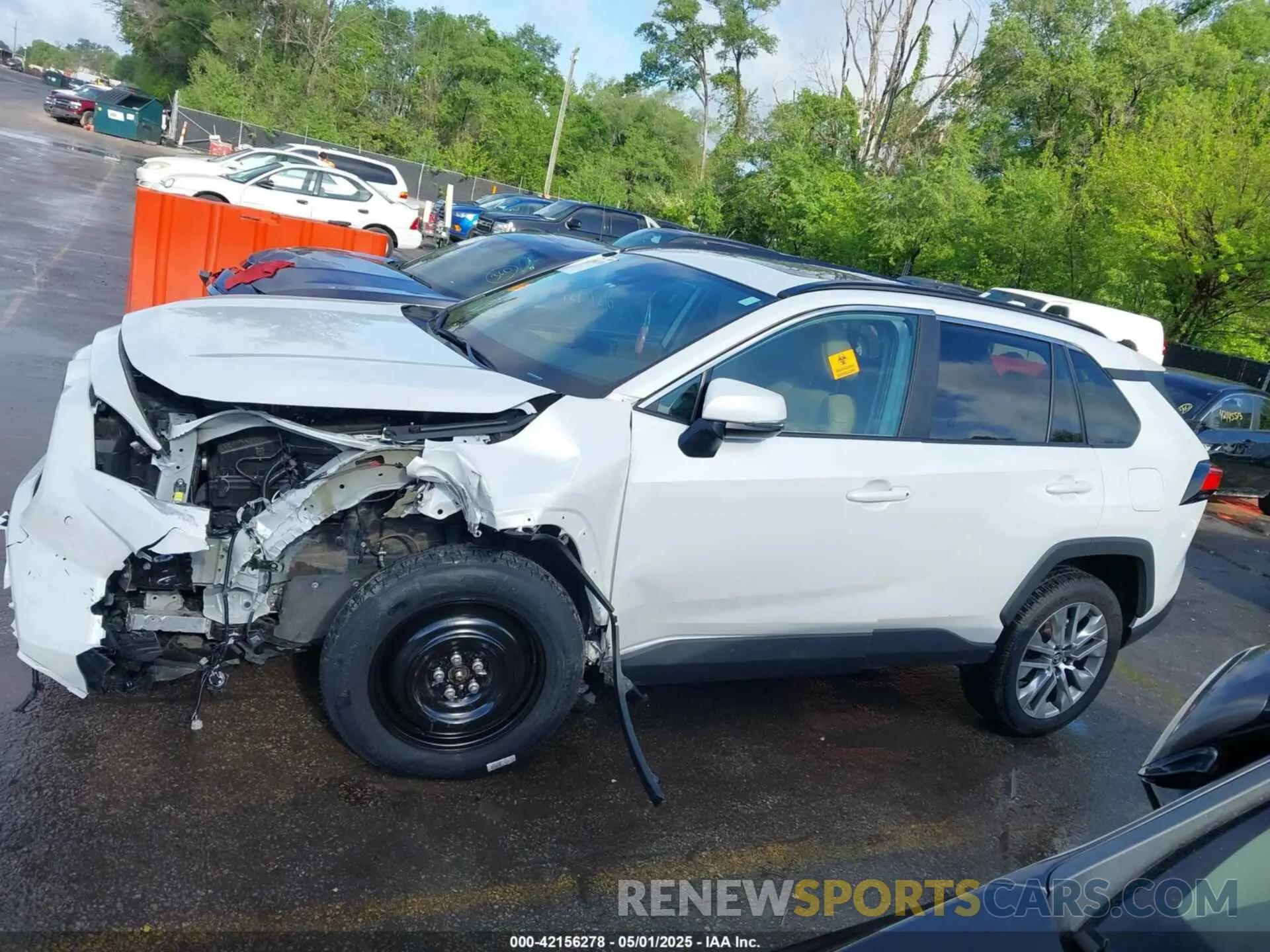 14 Photograph of a damaged car 2T3C1RFV5RW335409 TOYOTA RAV4 2024
