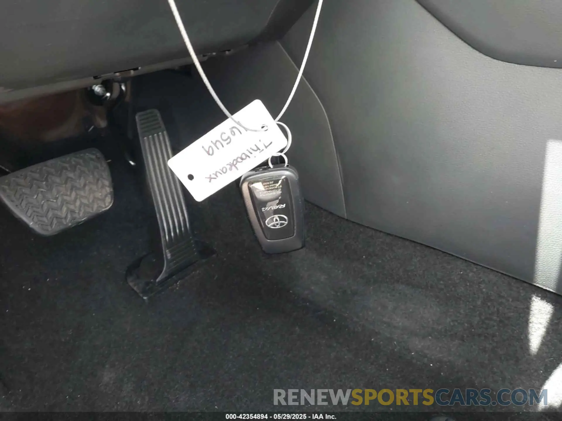 11 Photograph of a damaged car 2T3C1RFV8RW359896 TOYOTA RAV4 2024