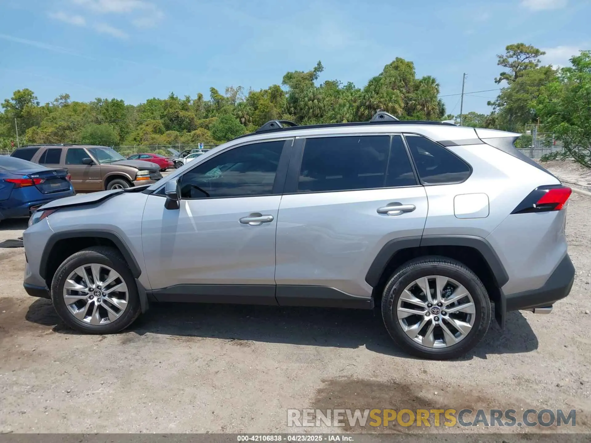 14 Photograph of a damaged car 2T3C1RFVXRC293952 TOYOTA RAV4 2024