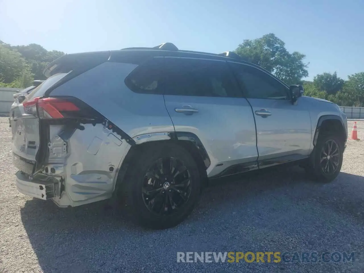 3 Photograph of a damaged car 2T3E6RFVXRW078872 TOYOTA RAV4 2024