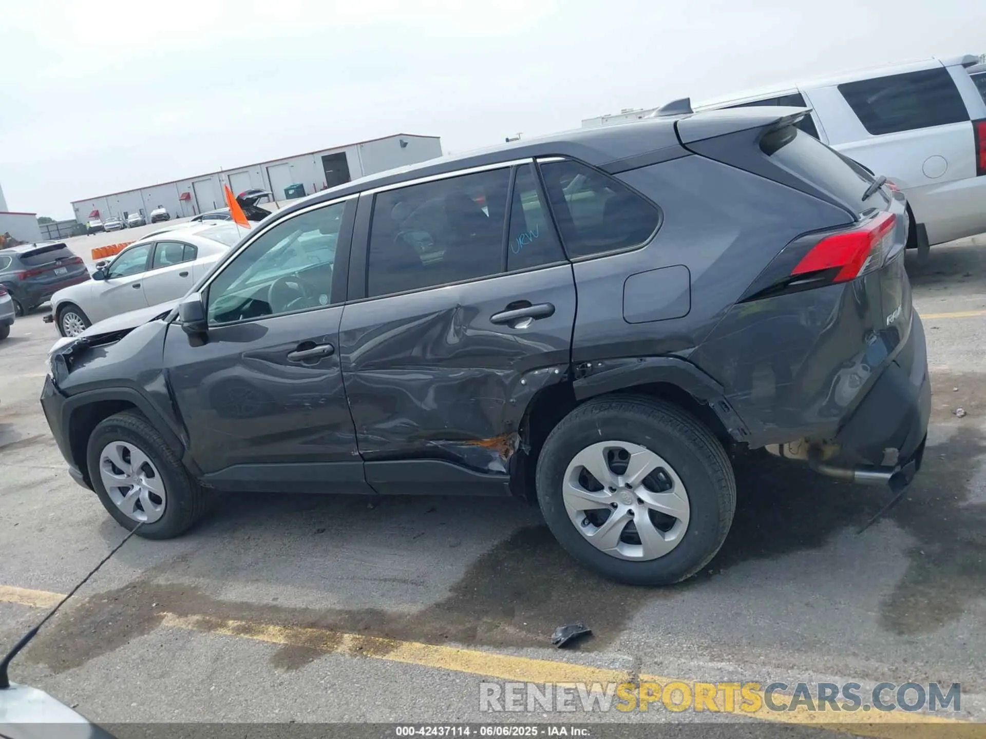 14 Photograph of a damaged car 2T3F1RFV0RW448651 TOYOTA RAV4 2024