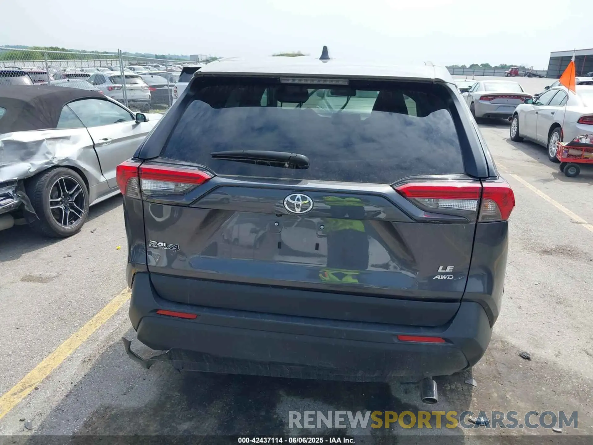 19 Photograph of a damaged car 2T3F1RFV0RW448651 TOYOTA RAV4 2024