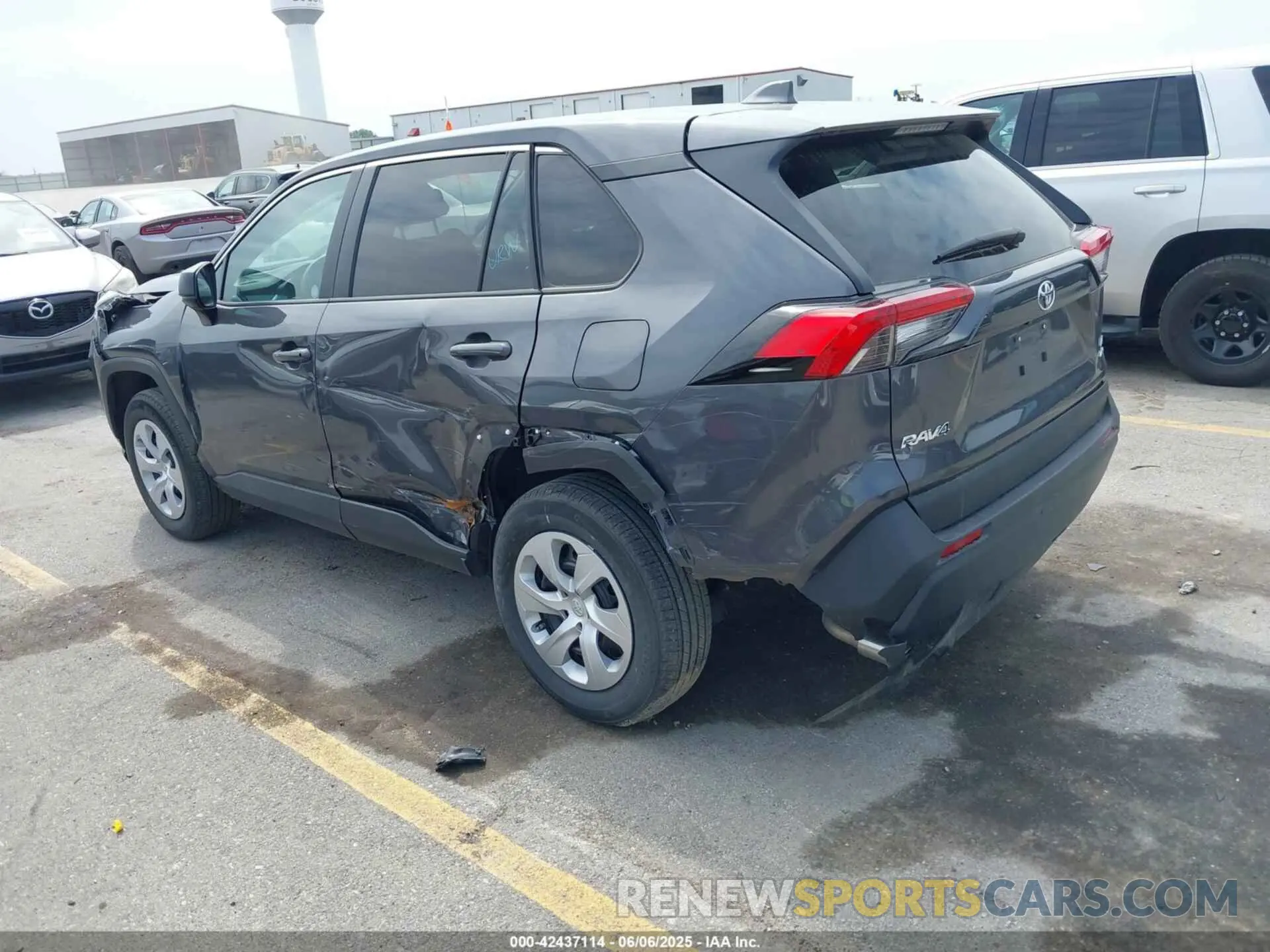 3 Photograph of a damaged car 2T3F1RFV0RW448651 TOYOTA RAV4 2024