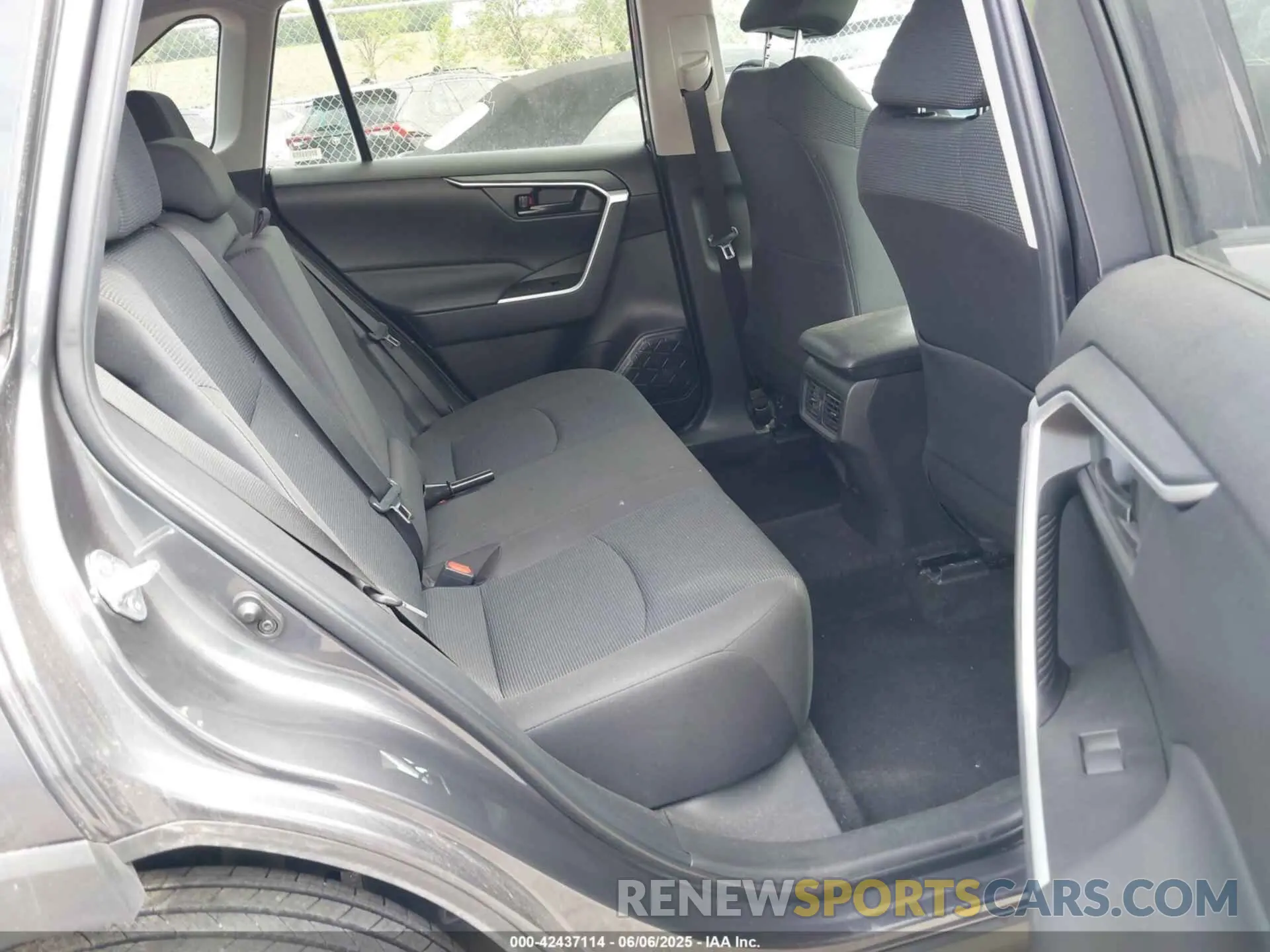 8 Photograph of a damaged car 2T3F1RFV0RW448651 TOYOTA RAV4 2024