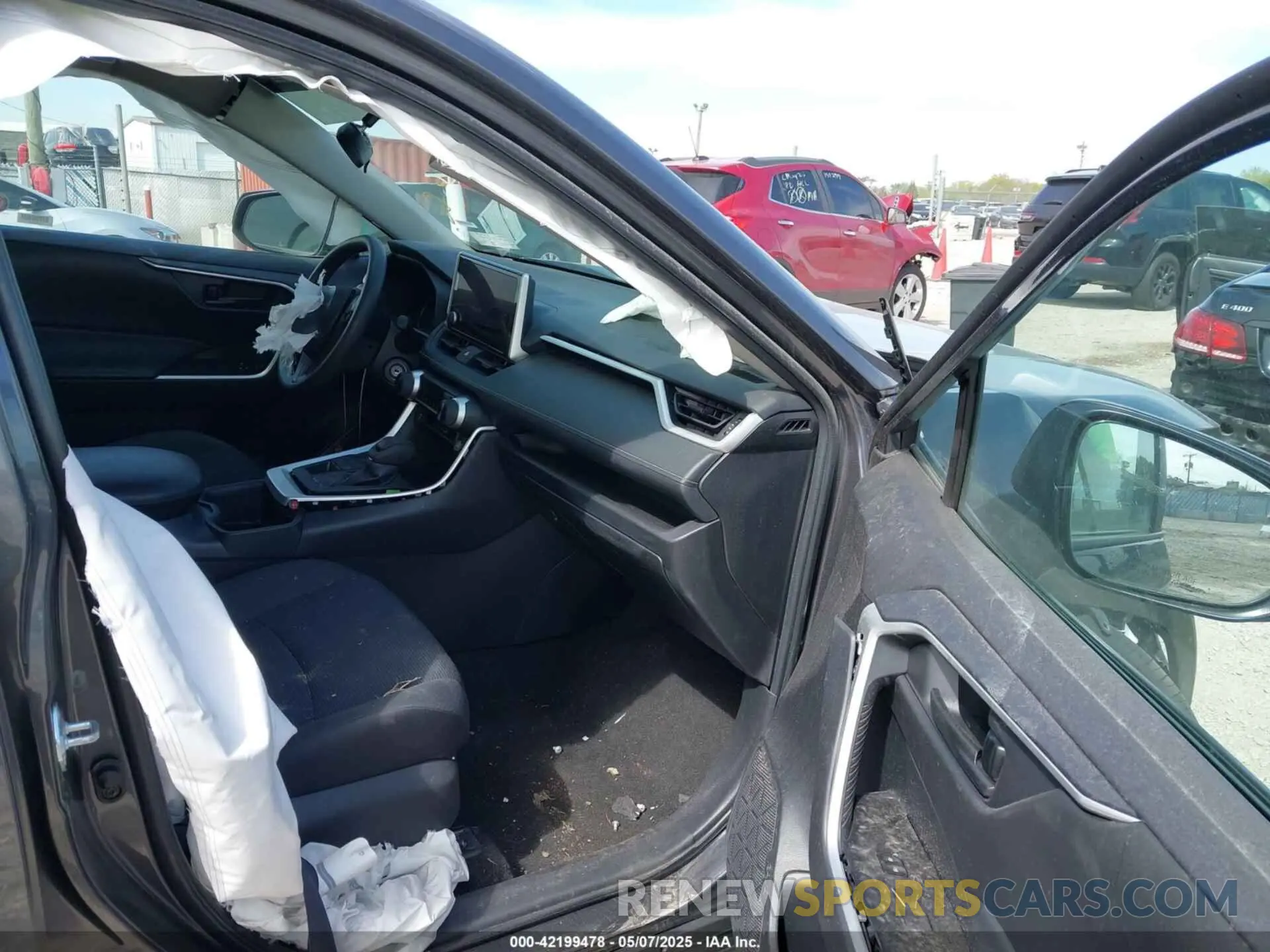 5 Photograph of a damaged car 2T3F1RFV2RW445122 TOYOTA RAV4 2024