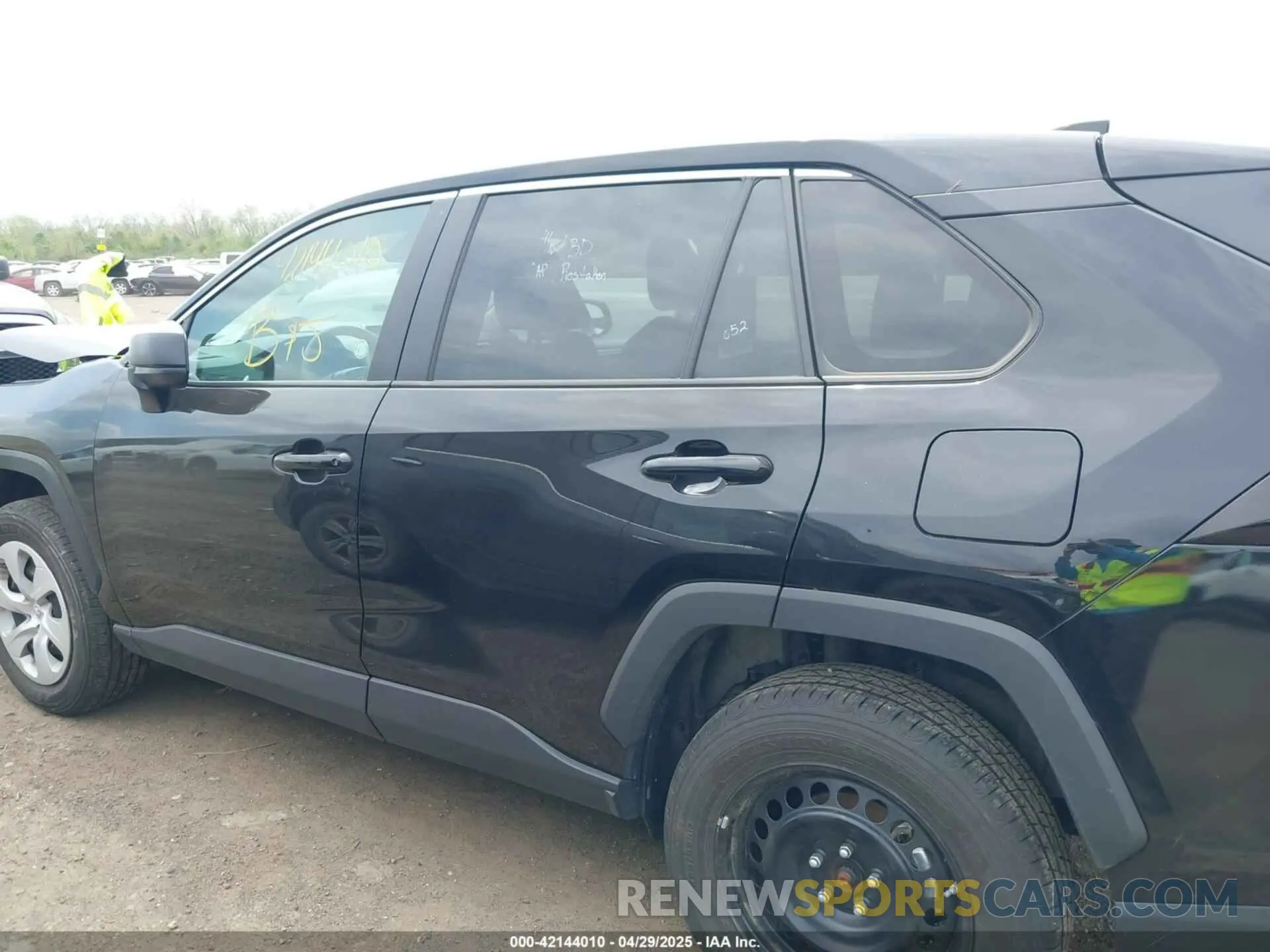 14 Photograph of a damaged car 2T3F1RFV4RW446031 TOYOTA RAV4 2024