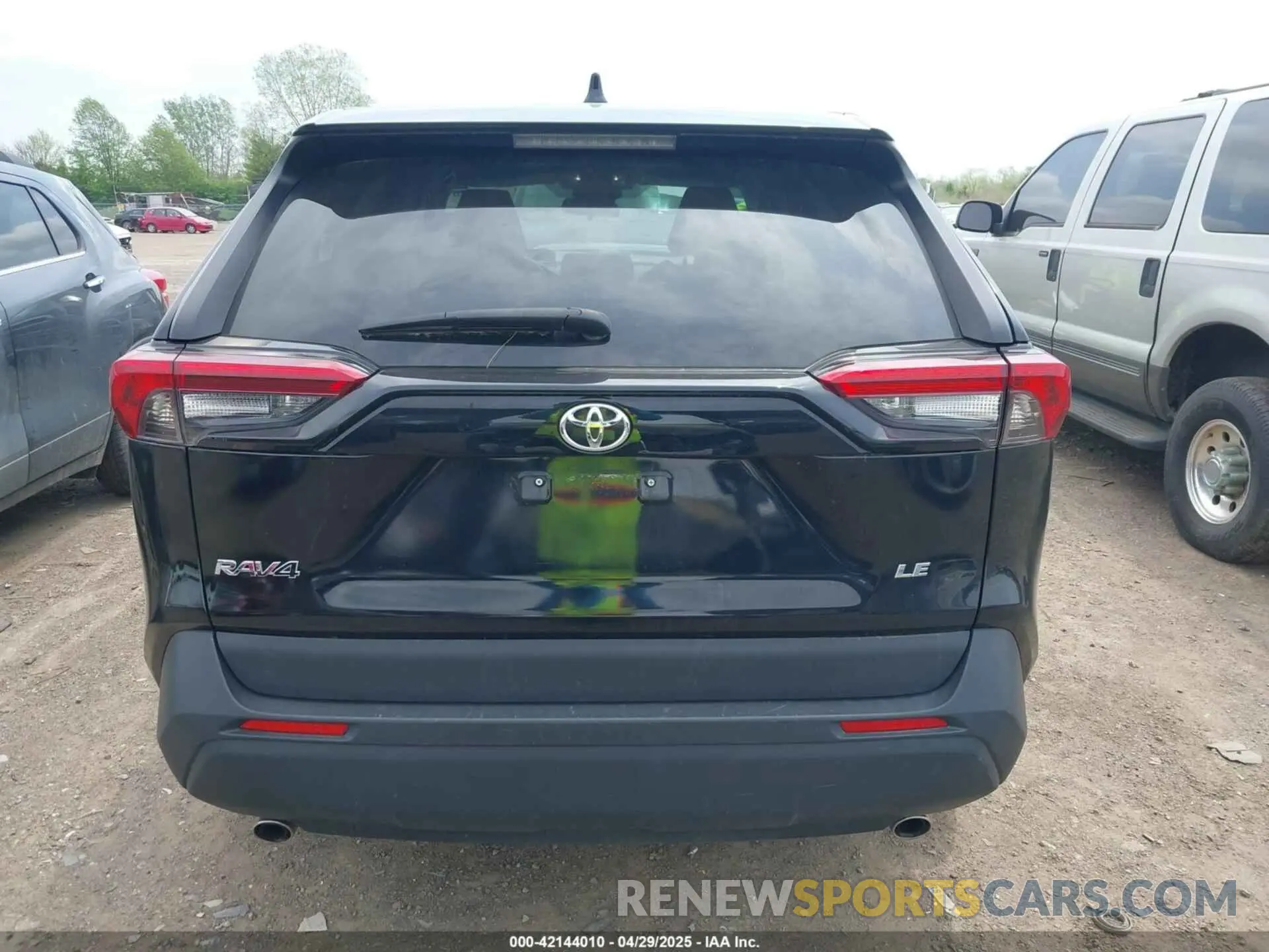 16 Photograph of a damaged car 2T3F1RFV4RW446031 TOYOTA RAV4 2024