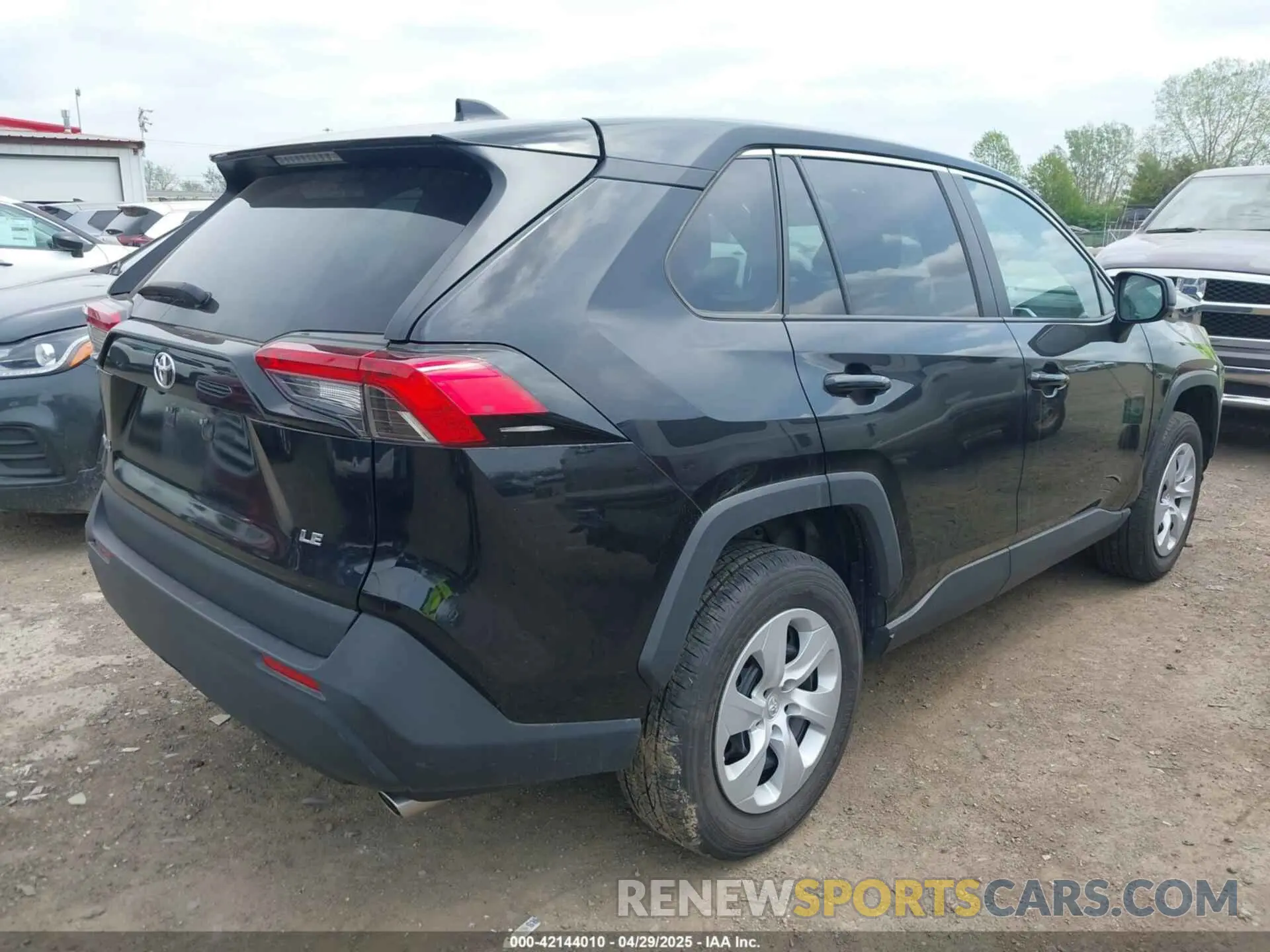4 Photograph of a damaged car 2T3F1RFV4RW446031 TOYOTA RAV4 2024