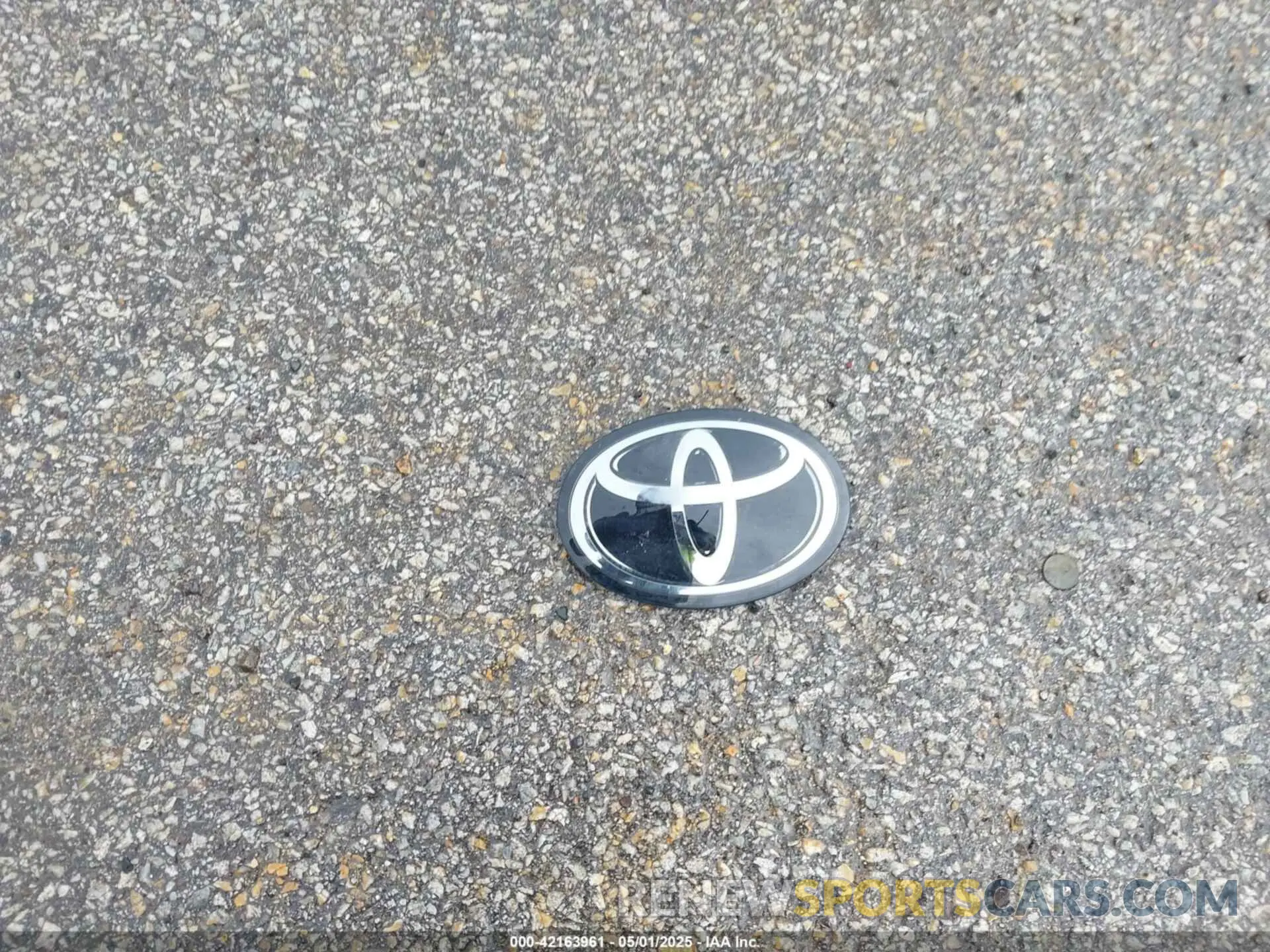 12 Photograph of a damaged car 2T3F1RFV6RC420807 TOYOTA RAV4 2024