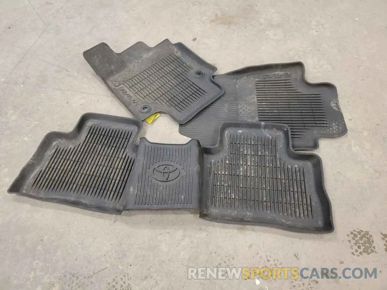 13 Photograph of a damaged car 2T3F1RFV6RW413189 TOYOTA RAV4 2024