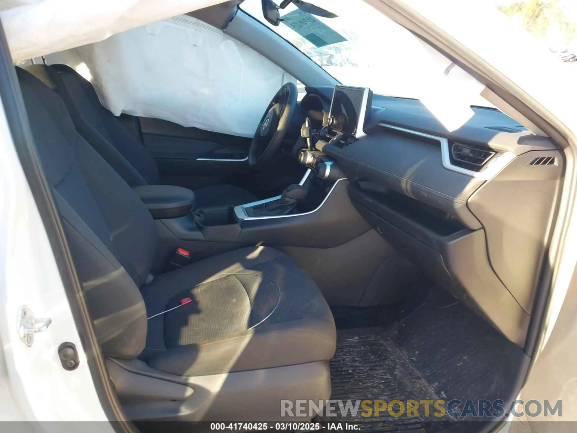 5 Photograph of a damaged car 2T3F1RFV9RC395174 TOYOTA RAV4 2024