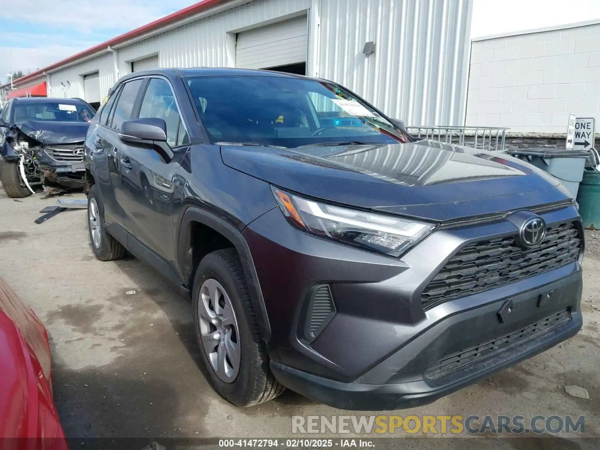 1 Photograph of a damaged car 2T3G1RFV0RC483714 TOYOTA RAV4 2024