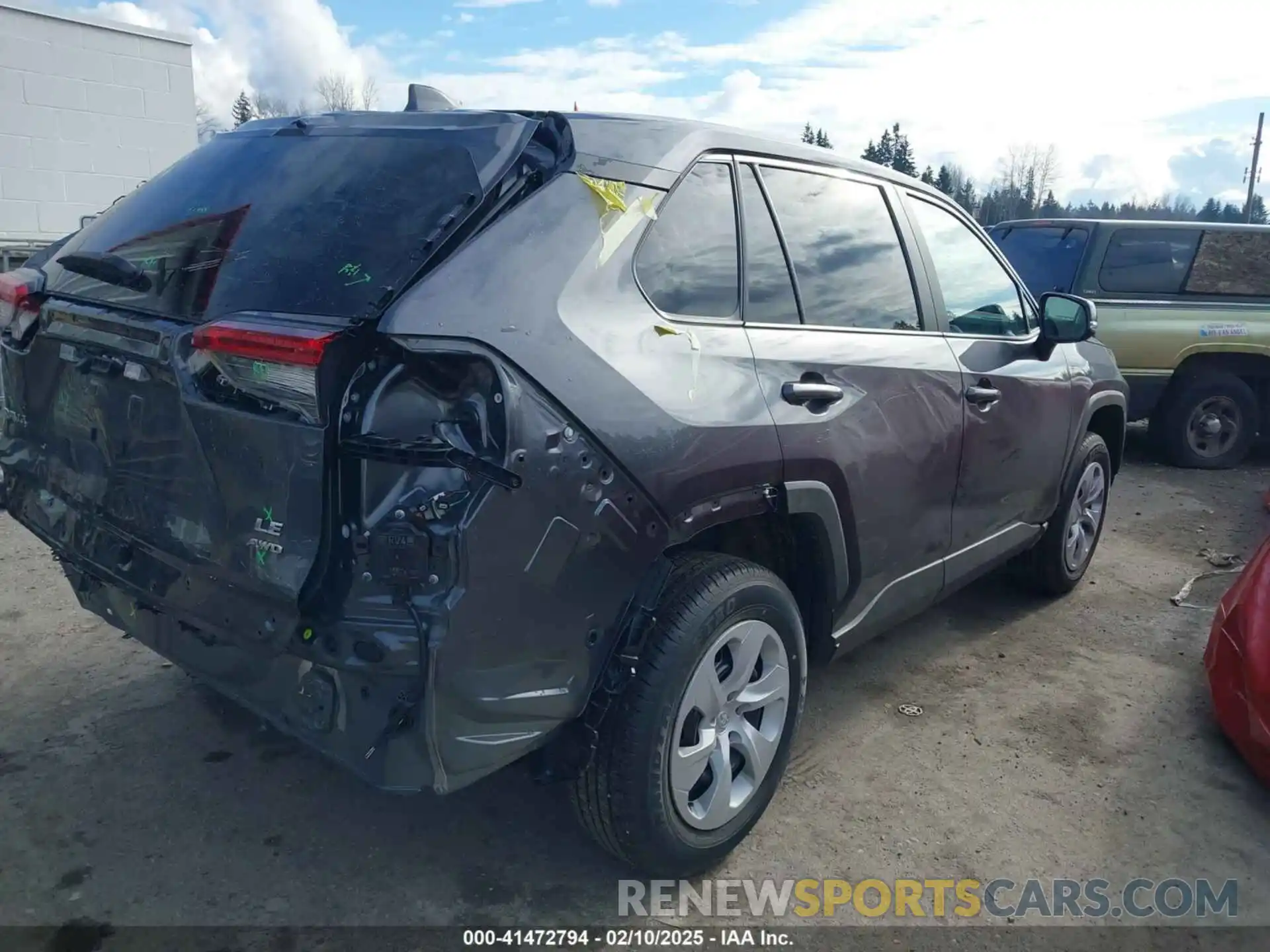 4 Photograph of a damaged car 2T3G1RFV0RC483714 TOYOTA RAV4 2024