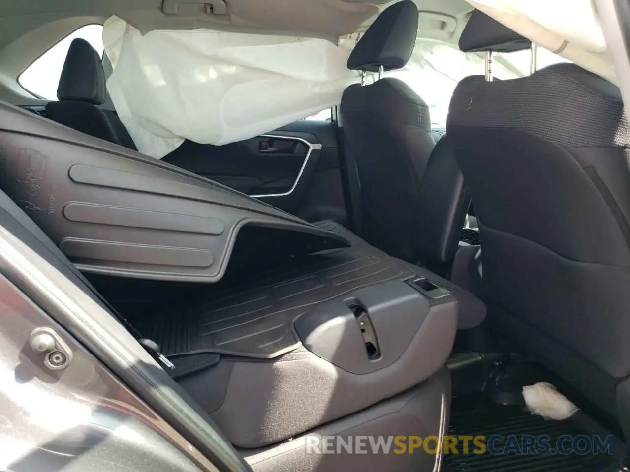 10 Photograph of a damaged car 2T3G1RFV2RW456321 TOYOTA RAV4 2024