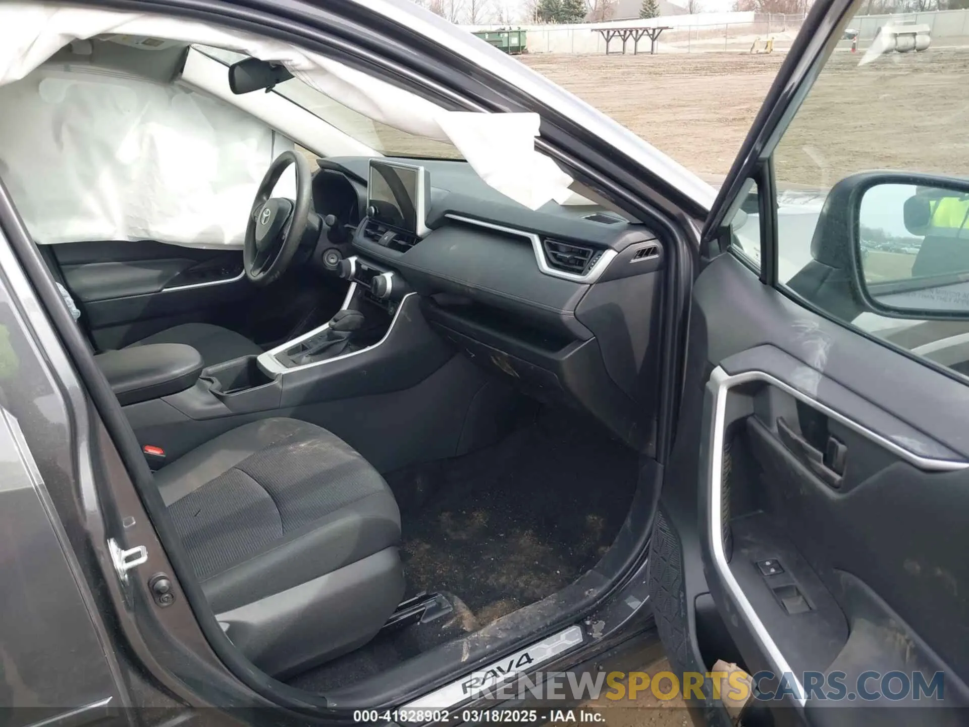 5 Photograph of a damaged car 2T3G1RFV2RW490095 TOYOTA RAV4 2024