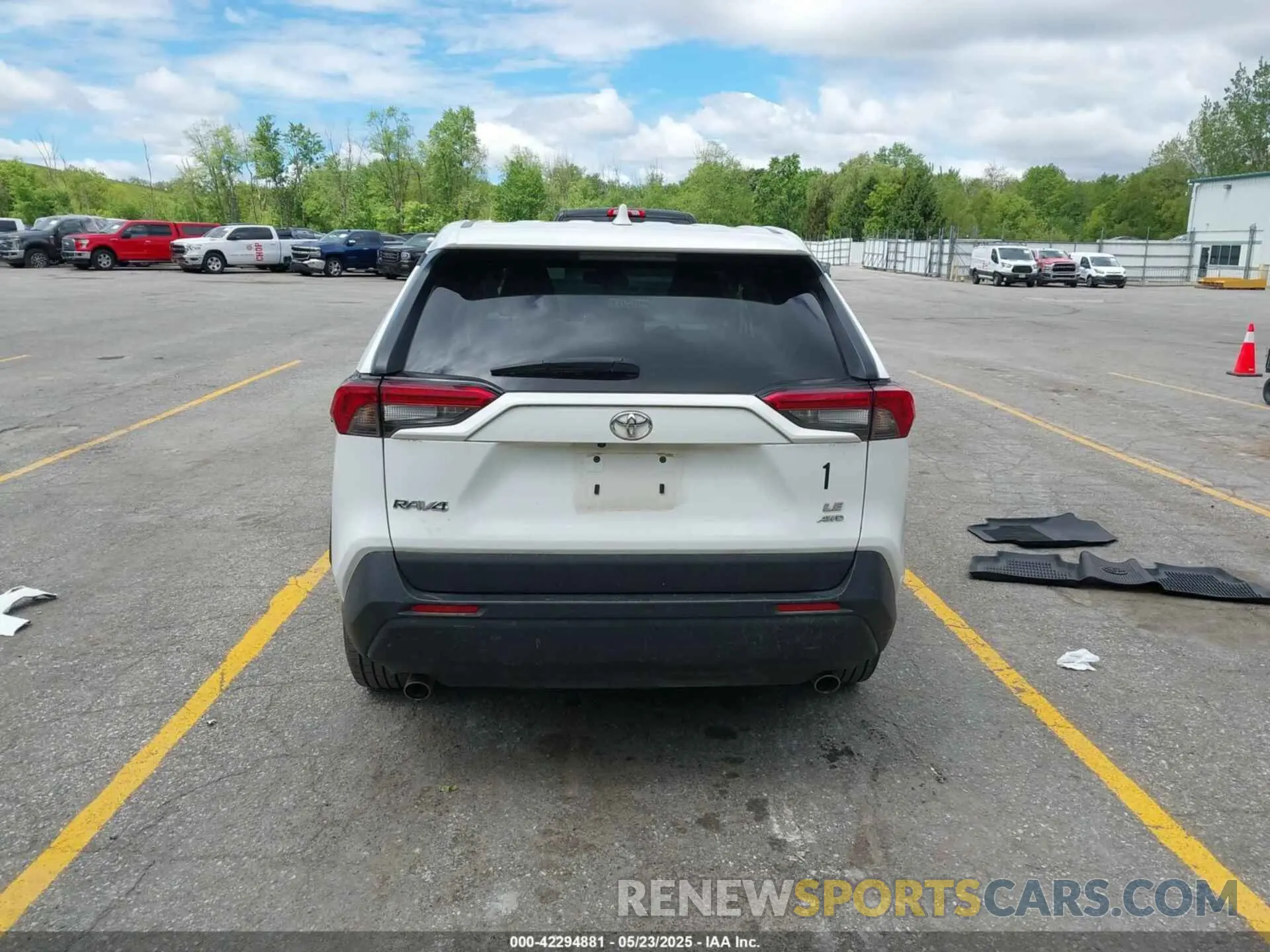 16 Photograph of a damaged car 2T3G1RFV3RC410336 TOYOTA RAV4 2024
