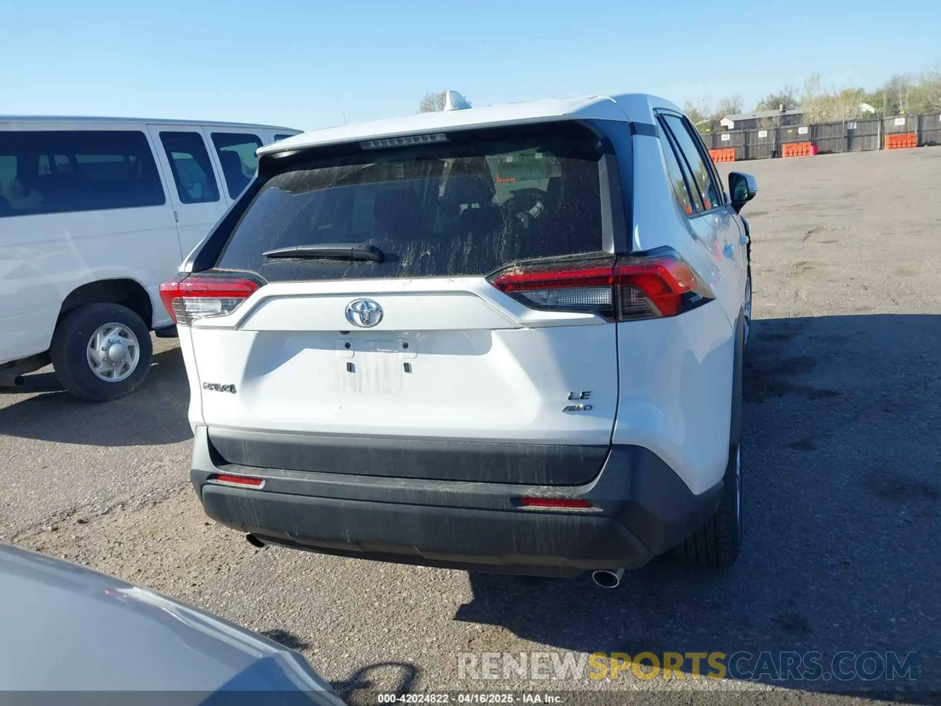 16 Photograph of a damaged car 2T3G1RFV4RW467031 TOYOTA RAV4 2024