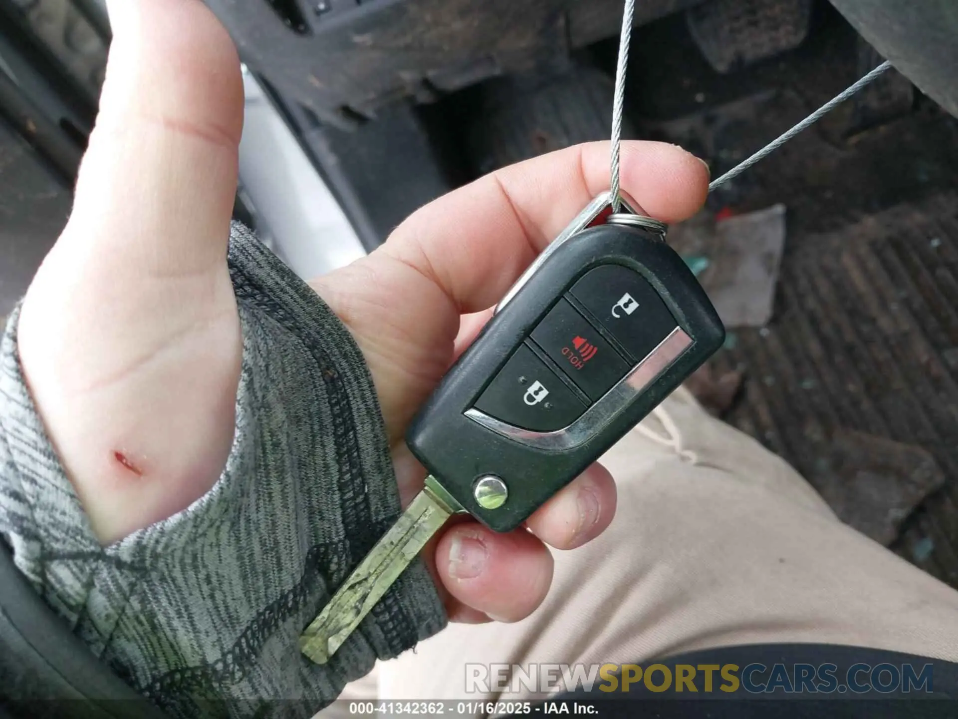 11 Photograph of a damaged car 2T3G1RFV7RC414650 TOYOTA RAV4 2024