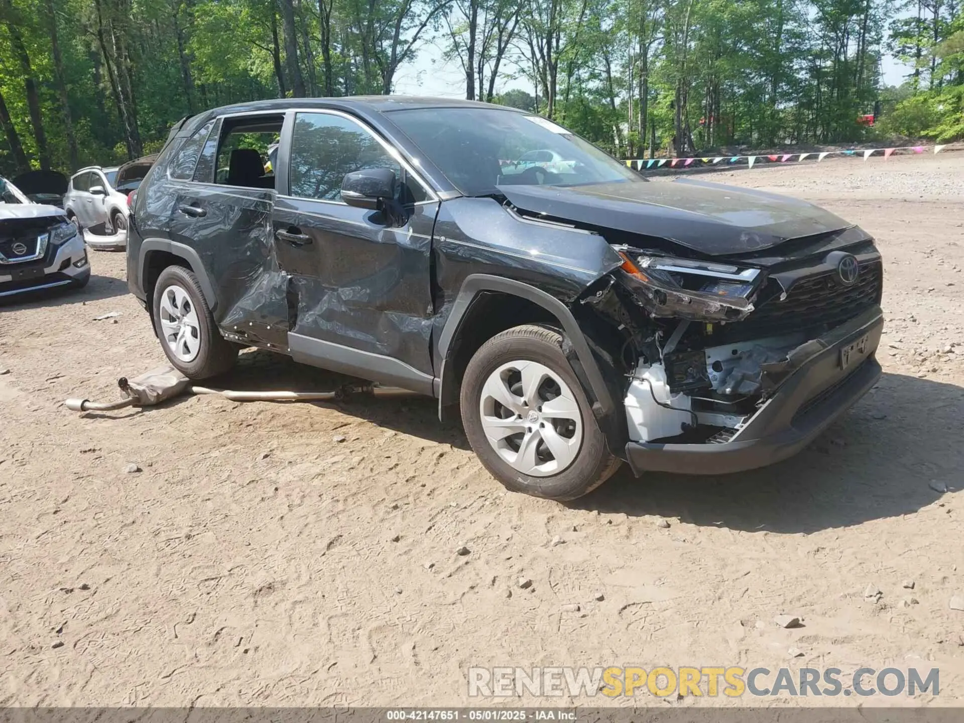 1 Photograph of a damaged car 2T3G1RFV9RC483985 TOYOTA RAV4 2024