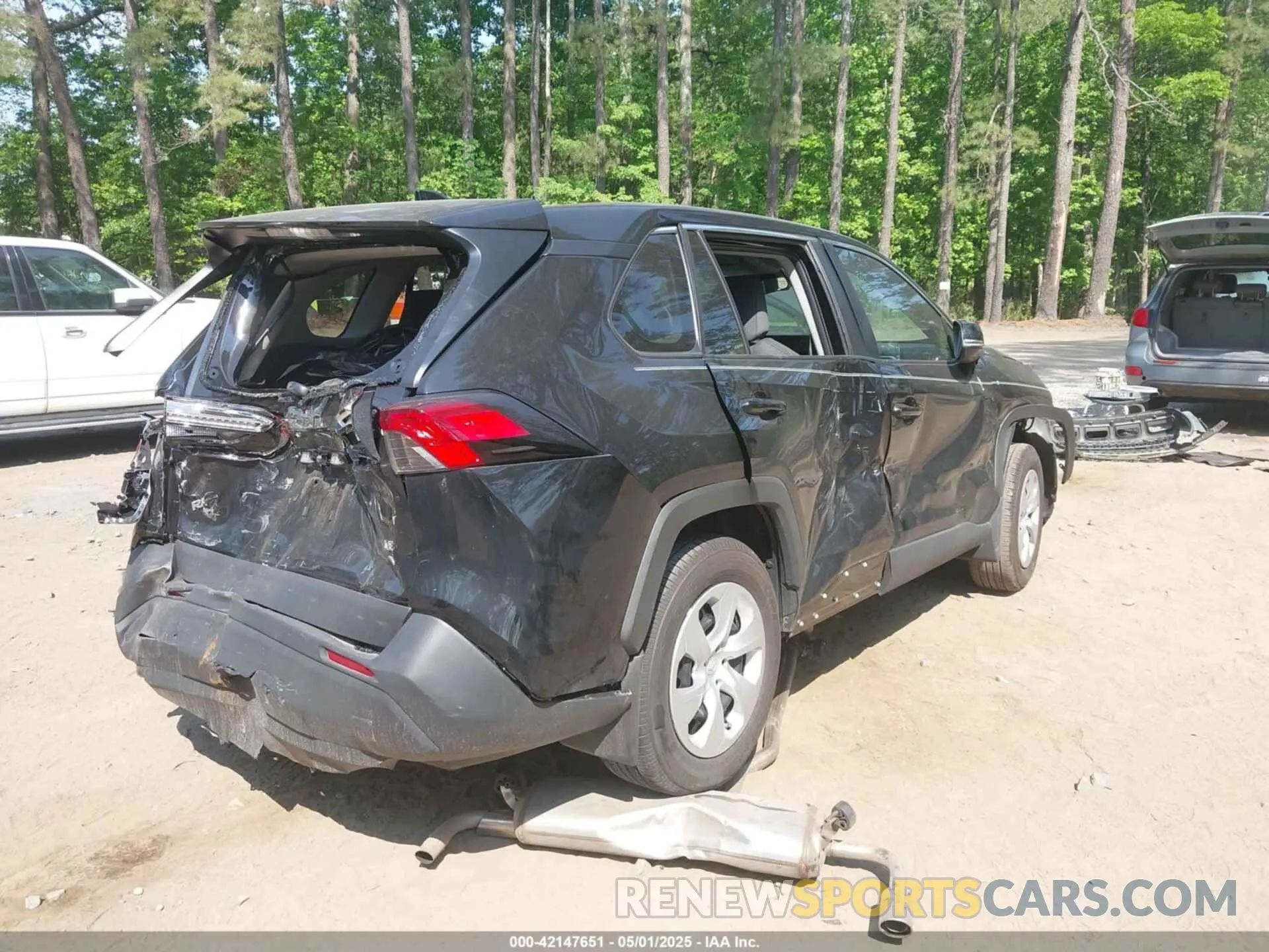 4 Photograph of a damaged car 2T3G1RFV9RC483985 TOYOTA RAV4 2024