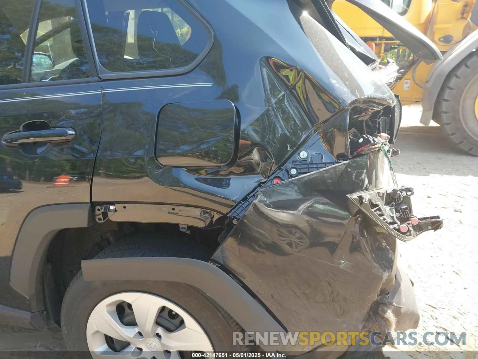 6 Photograph of a damaged car 2T3G1RFV9RC483985 TOYOTA RAV4 2024