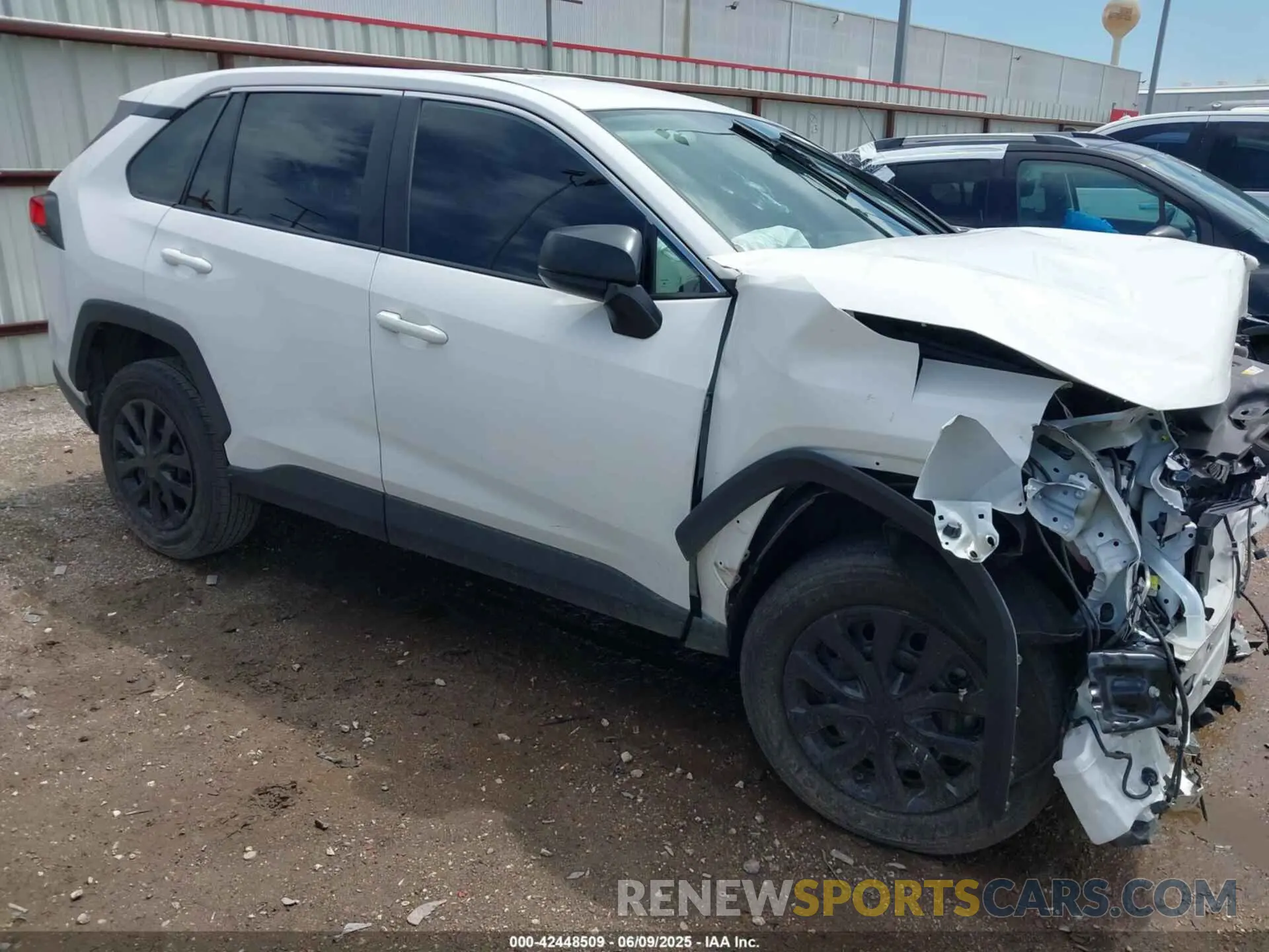 1 Photograph of a damaged car 2T3H1RFV0RW318300 TOYOTA RAV4 2024