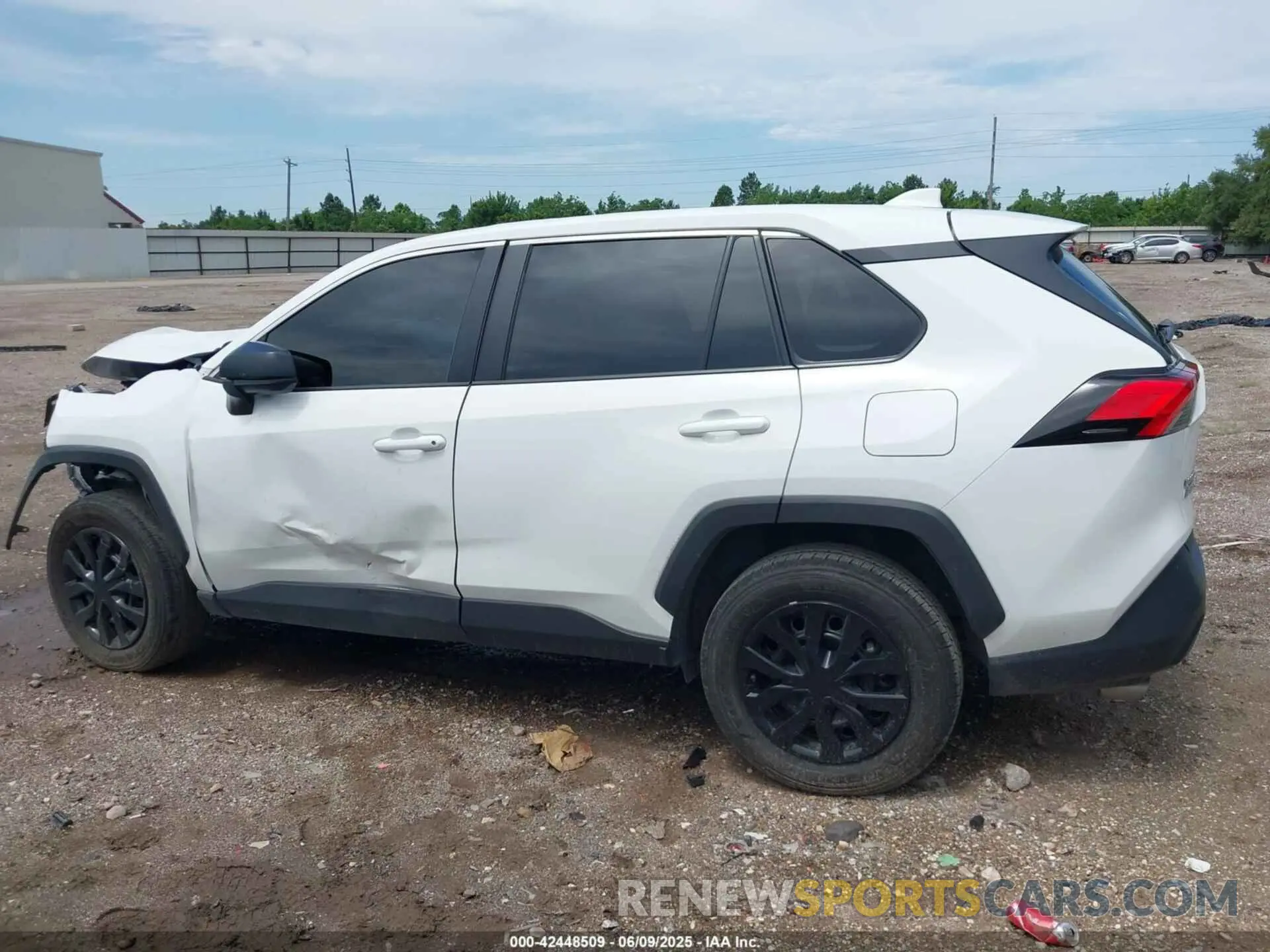 15 Photograph of a damaged car 2T3H1RFV0RW318300 TOYOTA RAV4 2024
