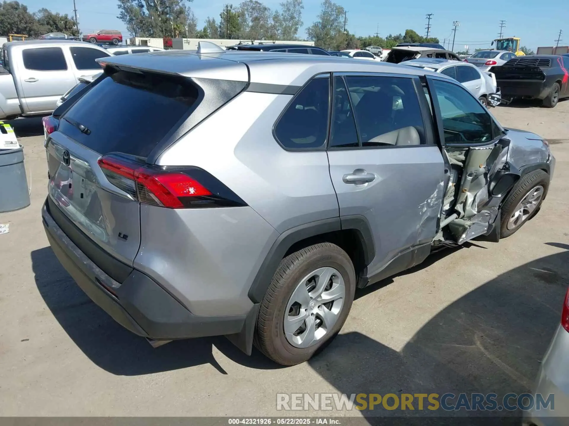 4 Photograph of a damaged car 2T3H1RFV1RC293277 TOYOTA RAV4 2024