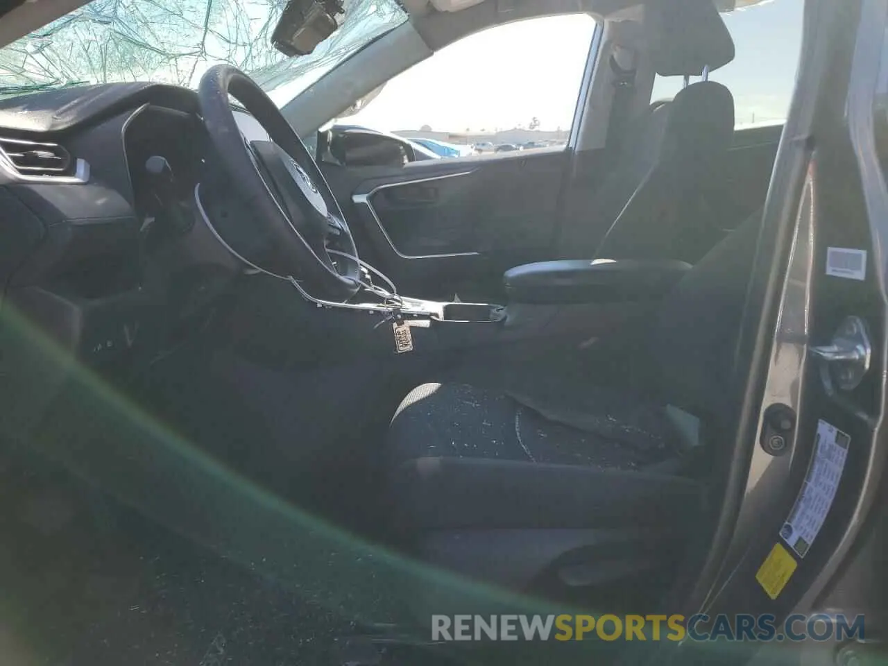 7 Photograph of a damaged car 2T3H1RFV2RC261700 TOYOTA RAV4 2024