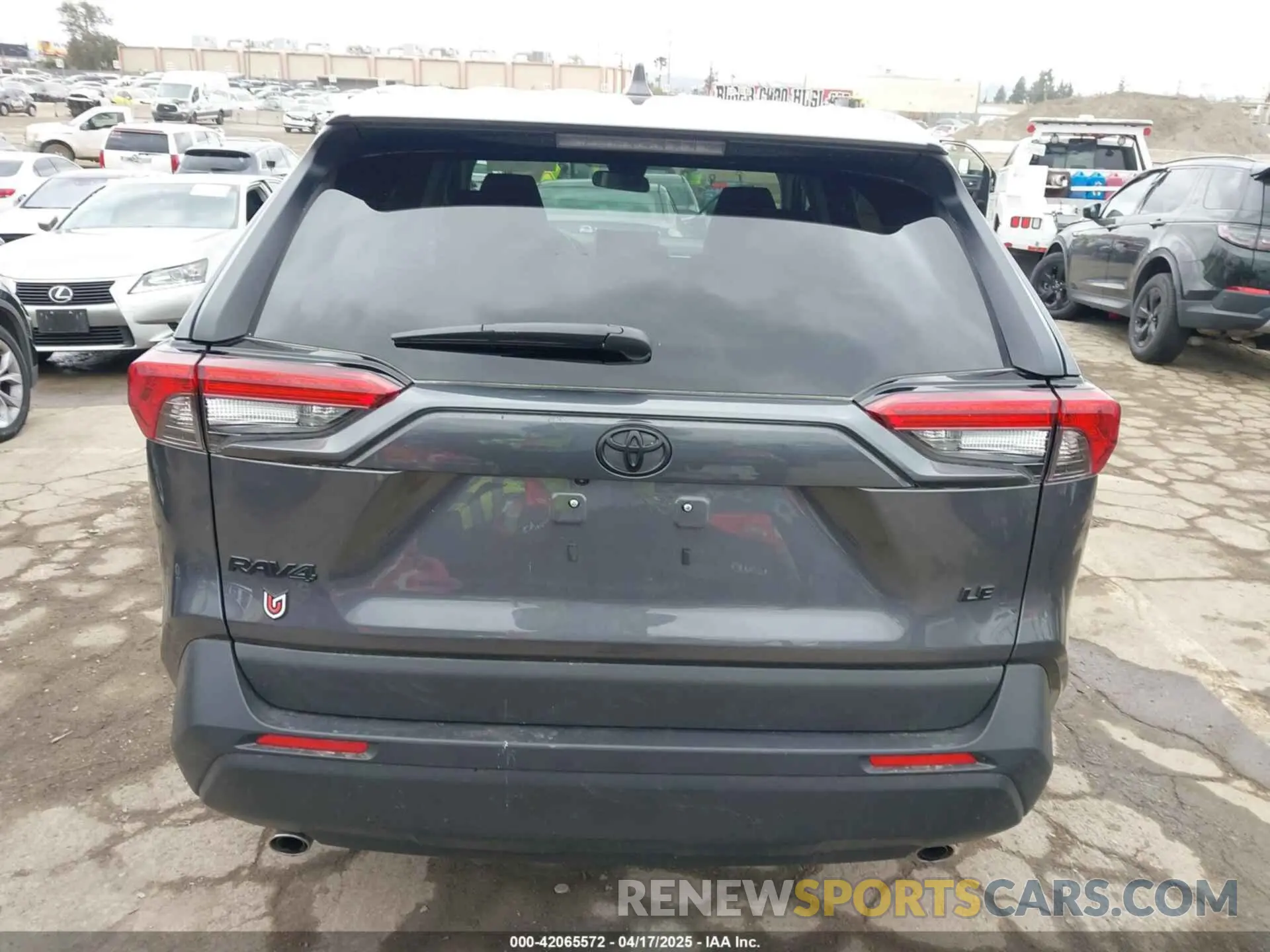 16 Photograph of a damaged car 2T3H1RFV2RC302021 TOYOTA RAV4 2024