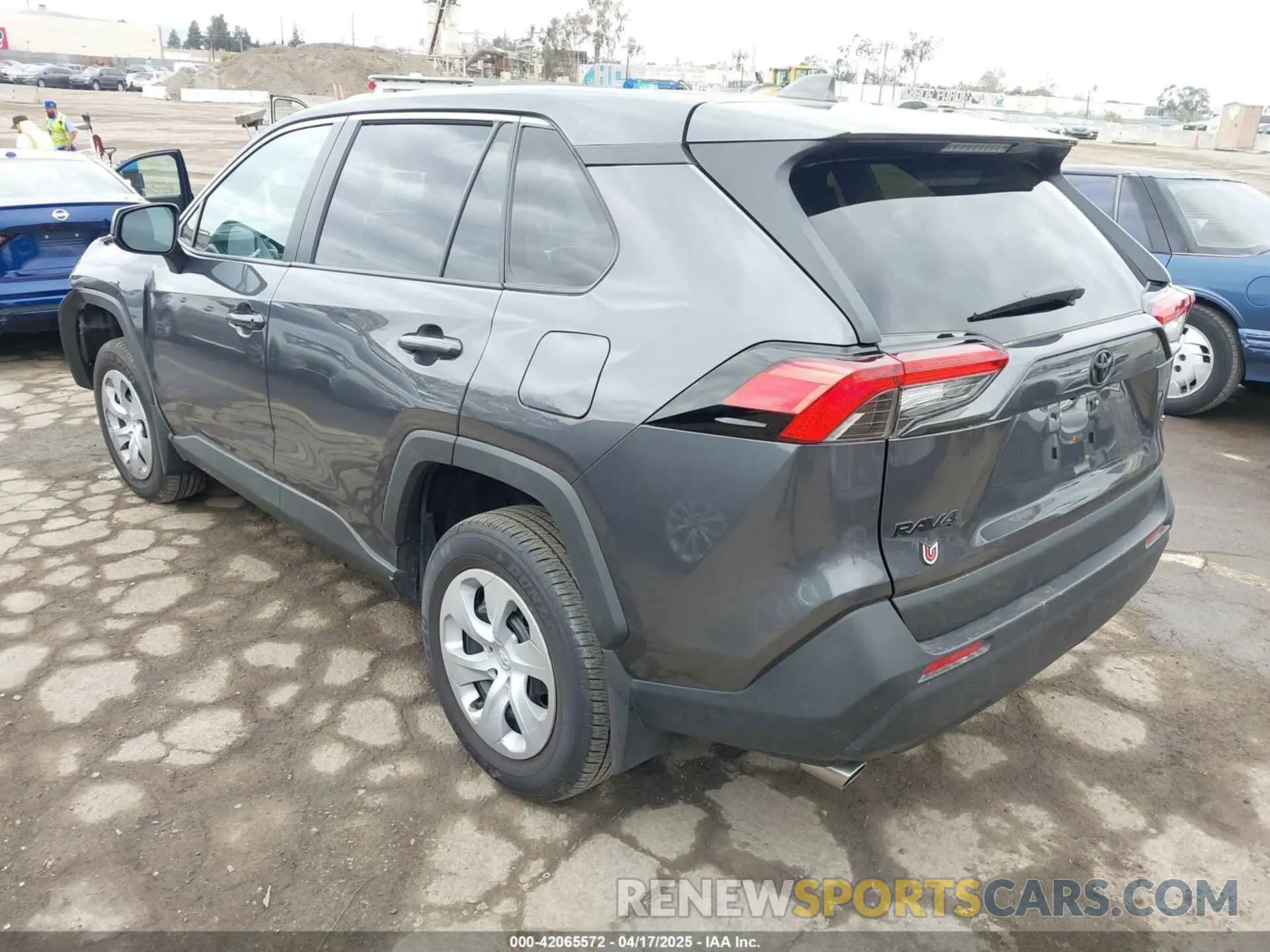 3 Photograph of a damaged car 2T3H1RFV2RC302021 TOYOTA RAV4 2024